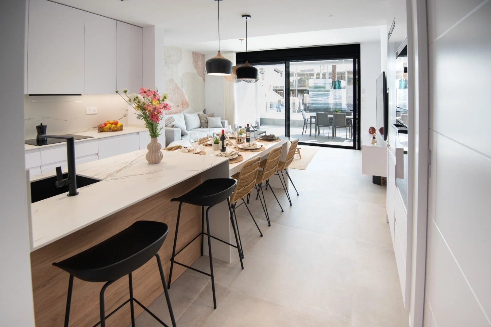 o_1hm9spt8p1s1utklq521ujn6082h photo