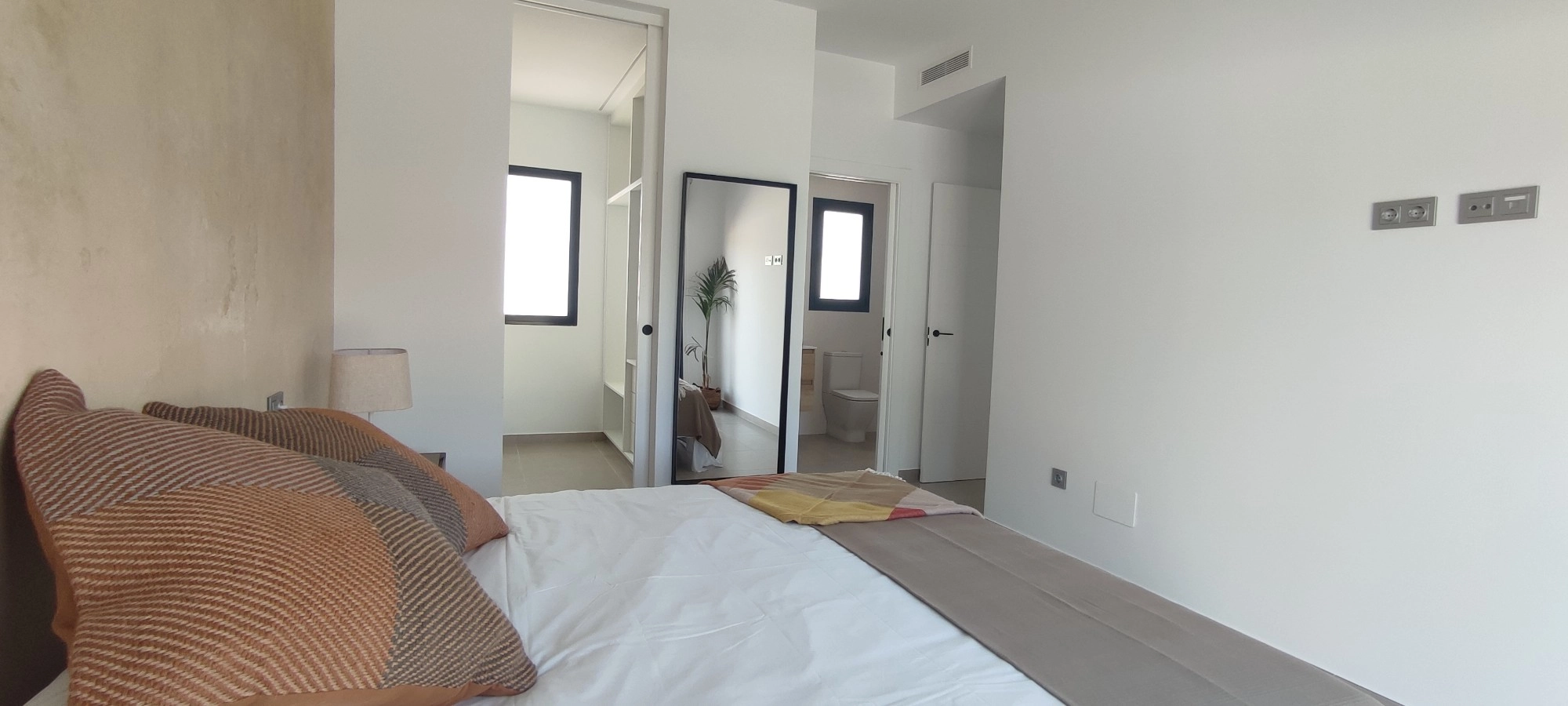 o_1jhbirdlkk661o8814rur2n1tak1v photo