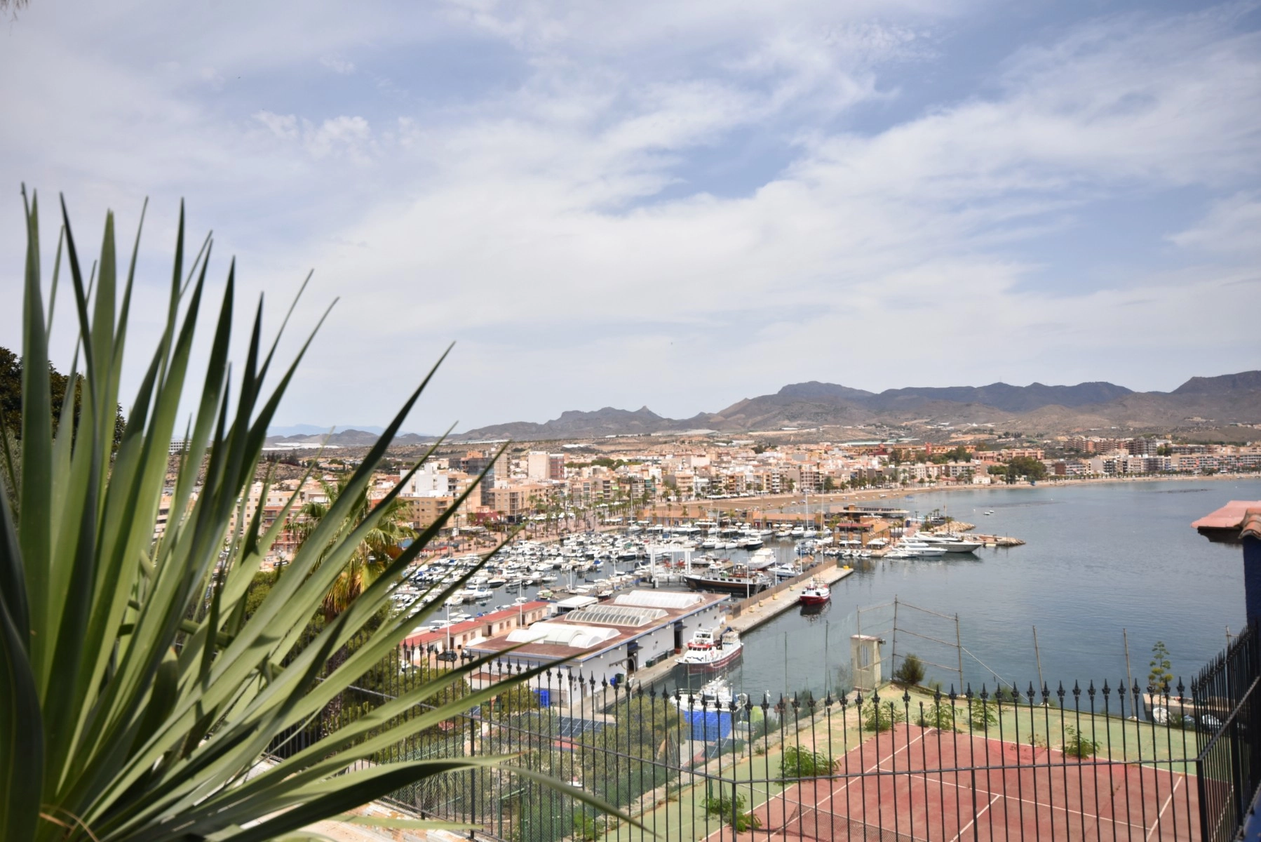 o_1j18ke5gs1mmpq6g1lao1in29rn2c photo