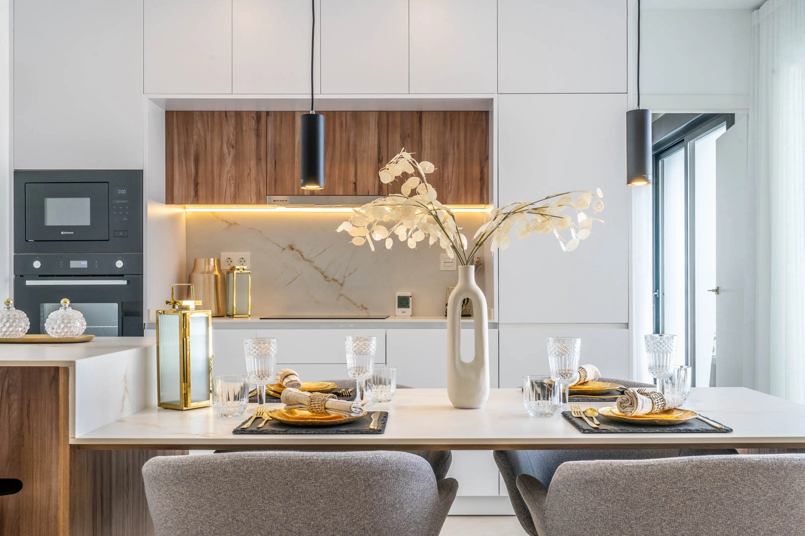 o_1j35vhbmi10r11c041jv514kg1d7g2d photo