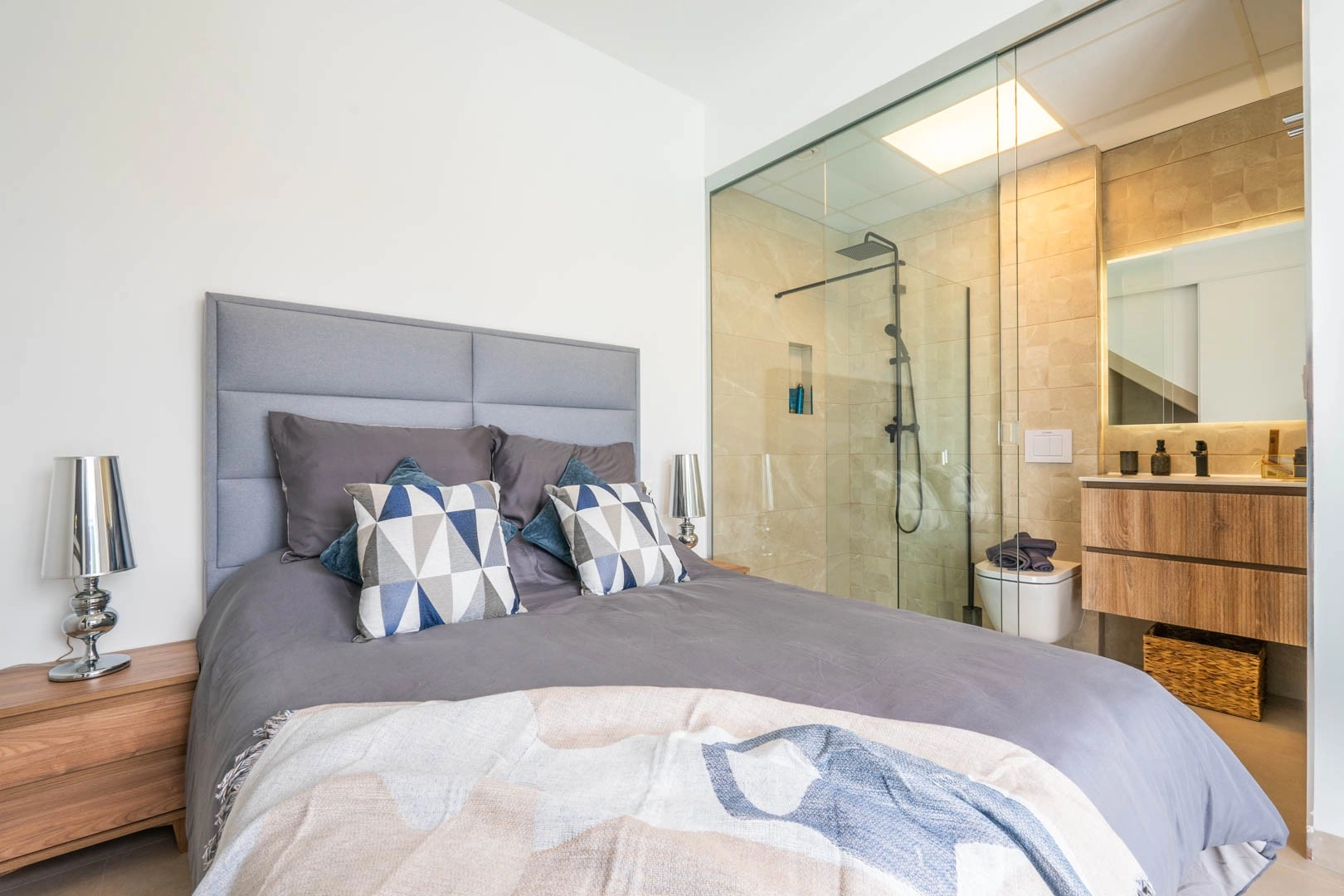 o_1j35vhbmi174vhct73gc541tp725 photo