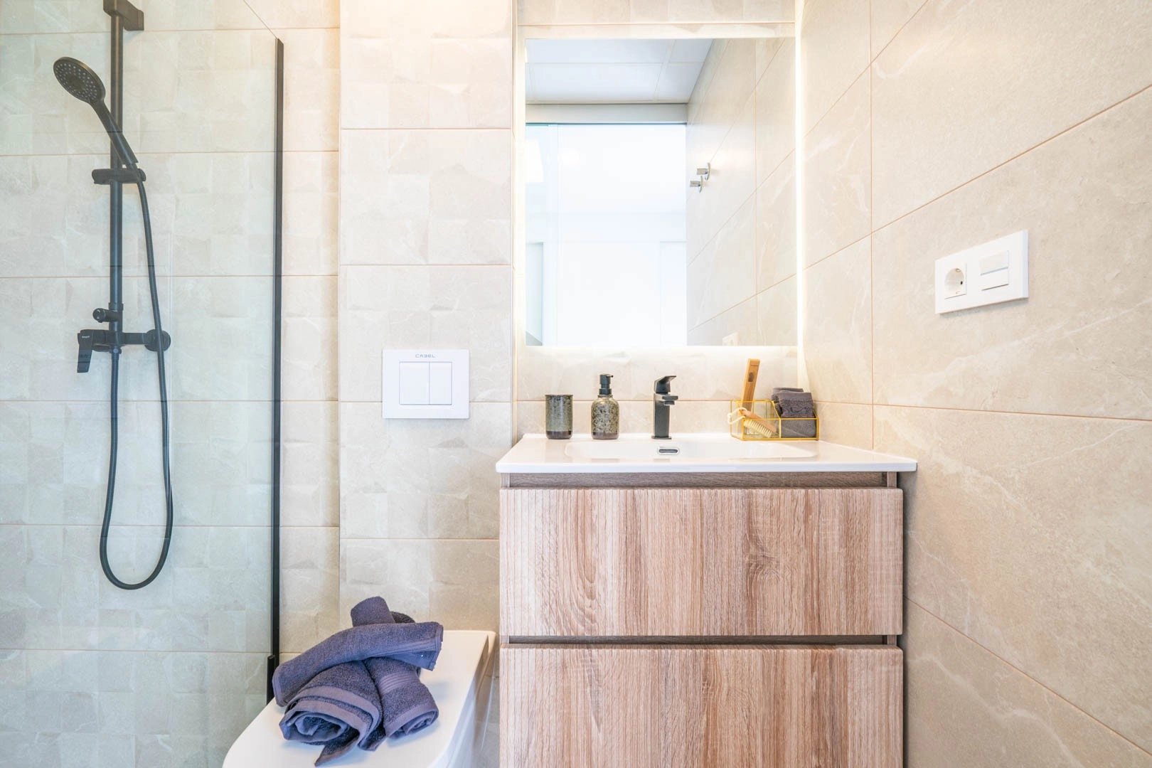 o_1j35vhbmi1d6pju317kj1nkm14gn24 photo