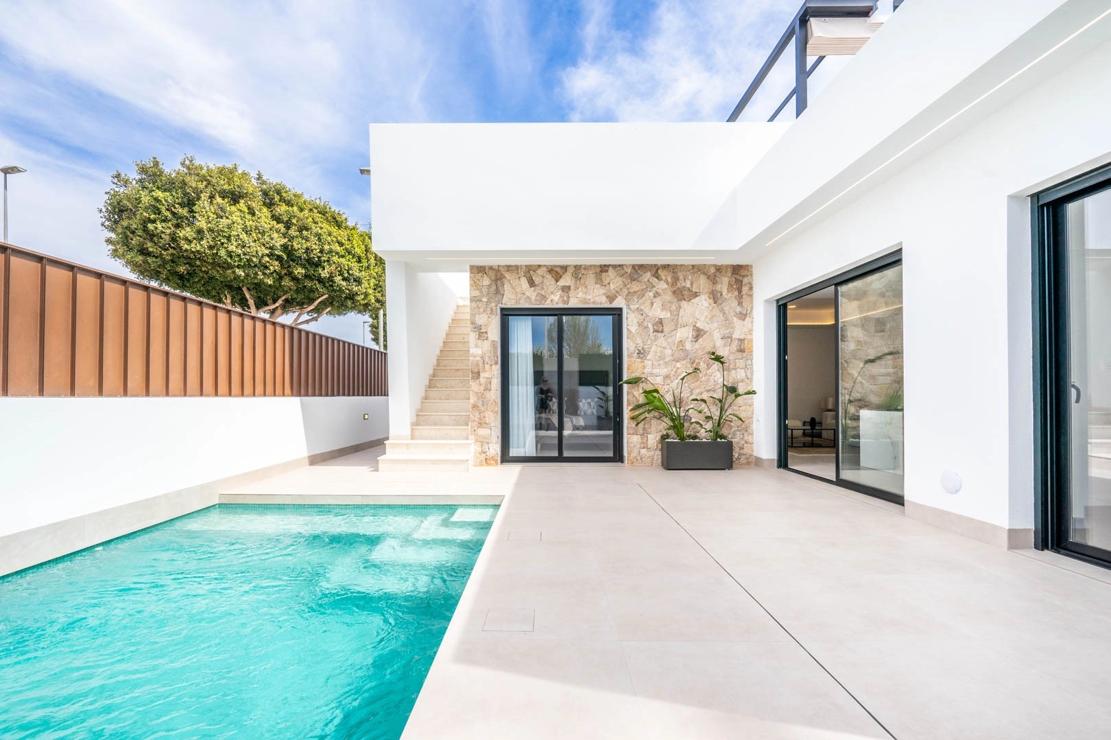 d68a6fbb3c6d0168a6fbb3c6d4a photo