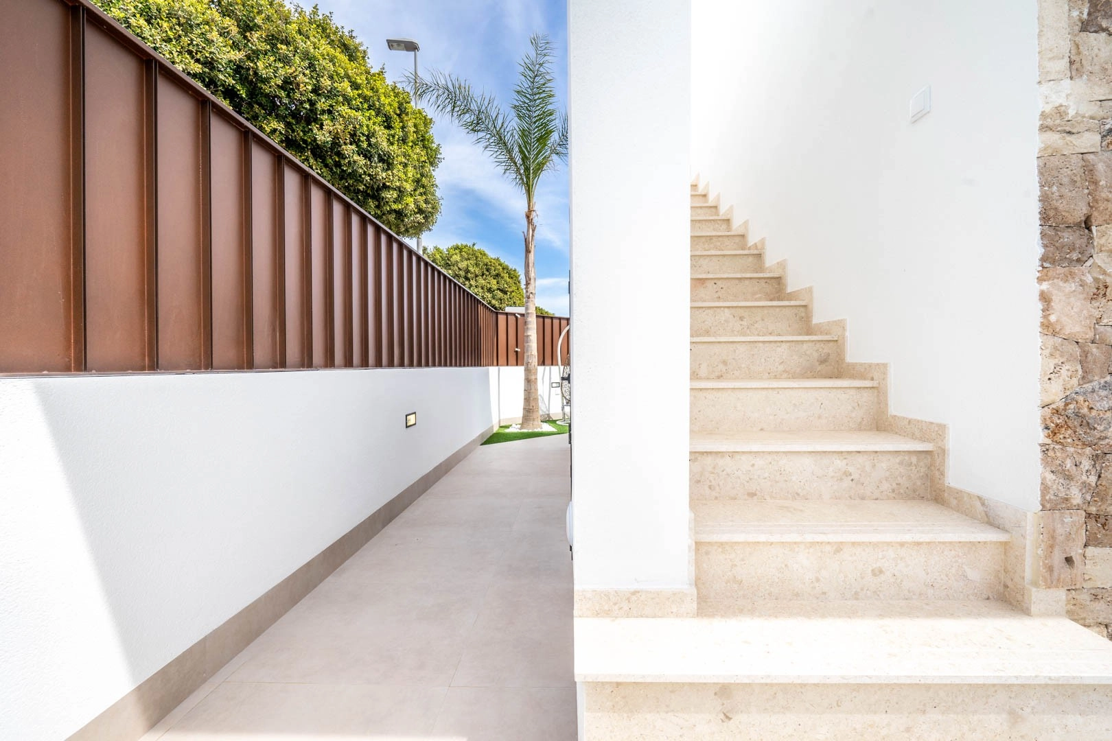 d68a6fbbd4224568a6fbbd422a0 photo