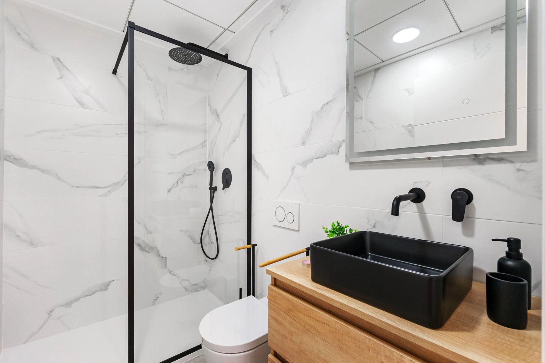 o_1j5tl3r631hd5atvkpf1llavvi2h photo