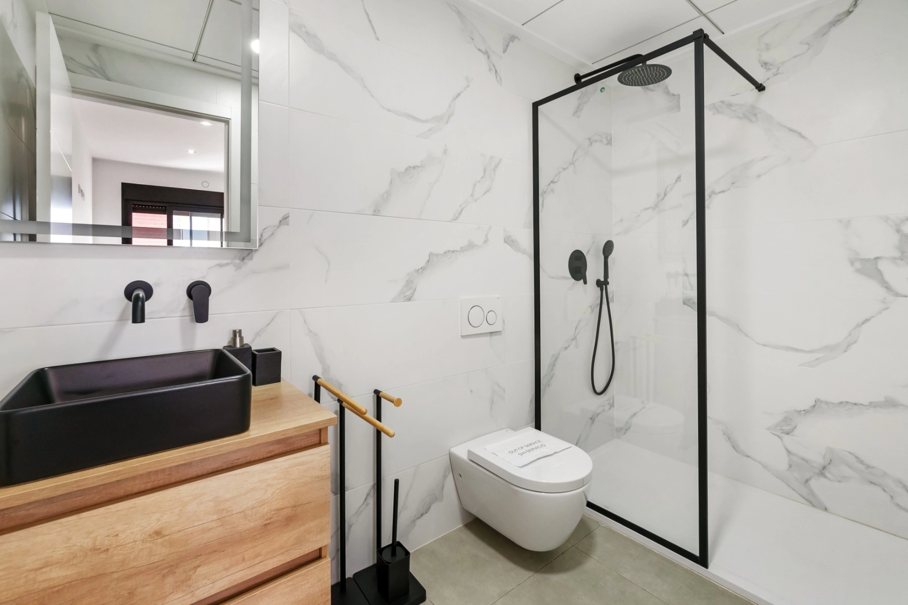 o_1j5tl3r631u8v13g31ro61lud6ip2e photo