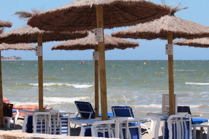 o_1j94itgvv16qhhqg1o2s1iiv1d804c photo