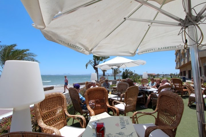 o_1j94itgvv1gf110l0q0j1clsc1a4d photo