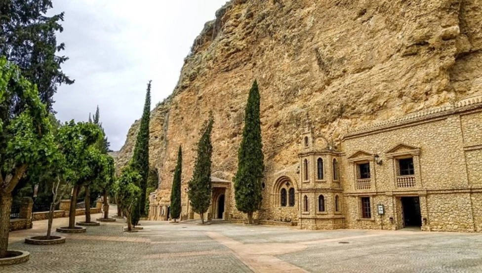 o_1jageg2jq1l7i1ehujql17ondfk1q photo