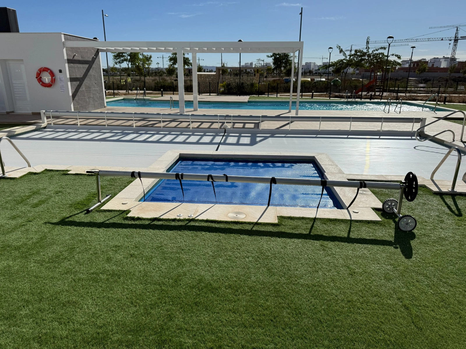 o_1j9q9ht541a1e1g4obb0122h12242u photo