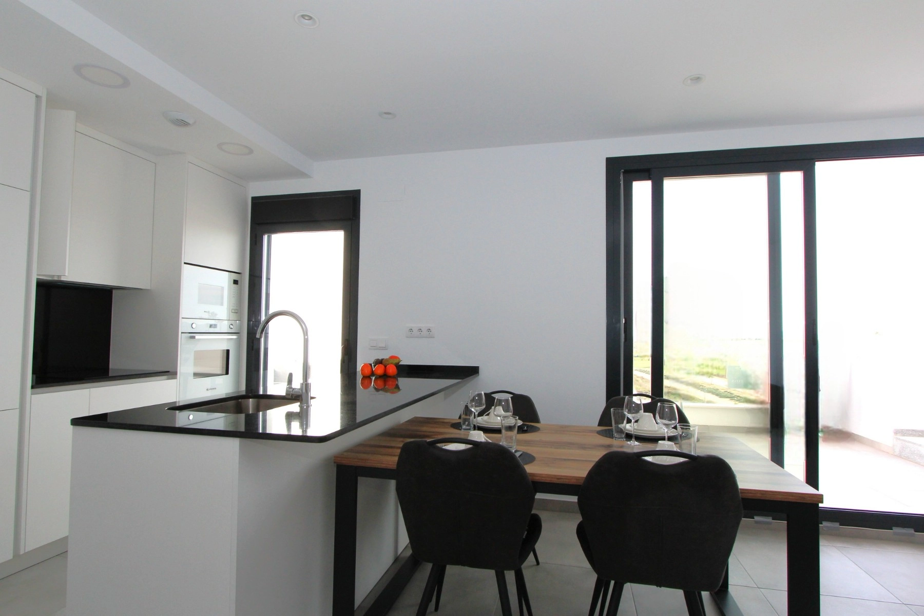 o_1j9rk307ou3l13ud80117tal221o photo