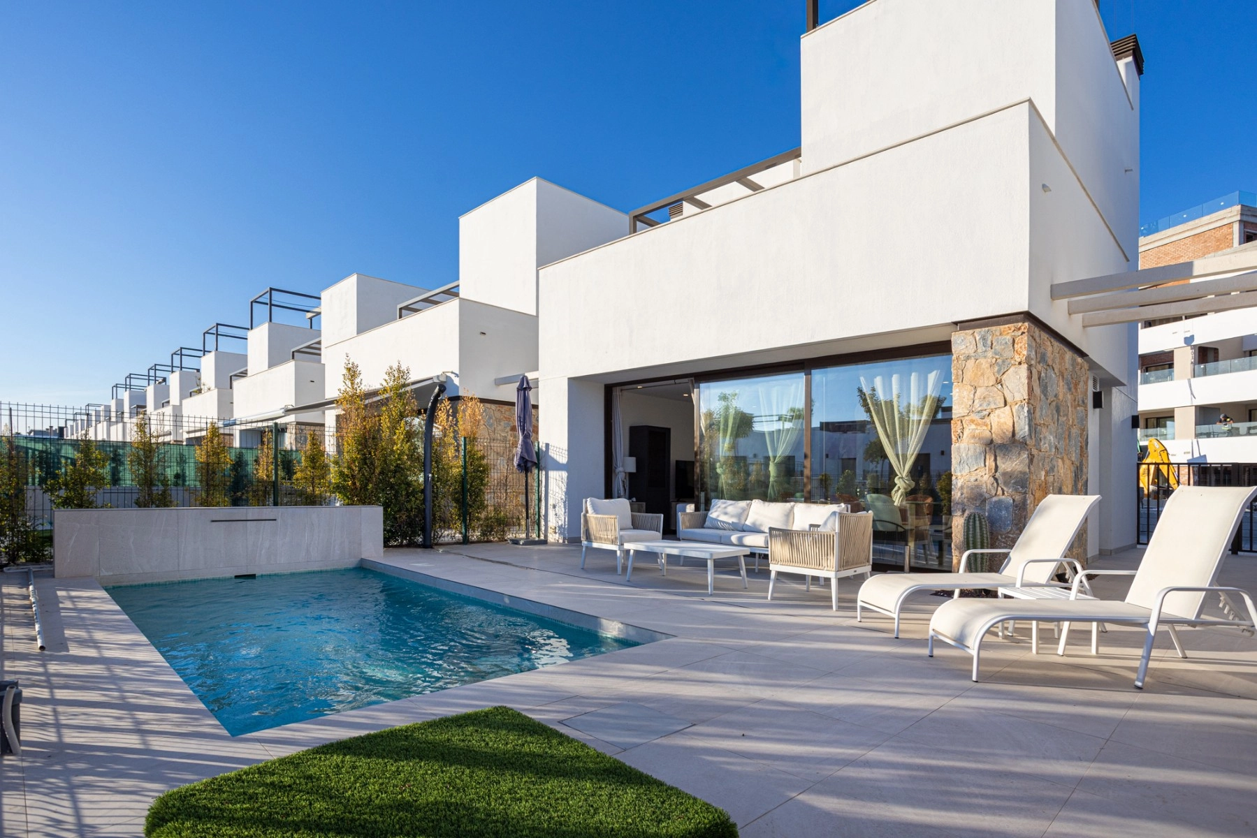 o_1jbvmsah8131f1qmr125r1r6eue52v photo