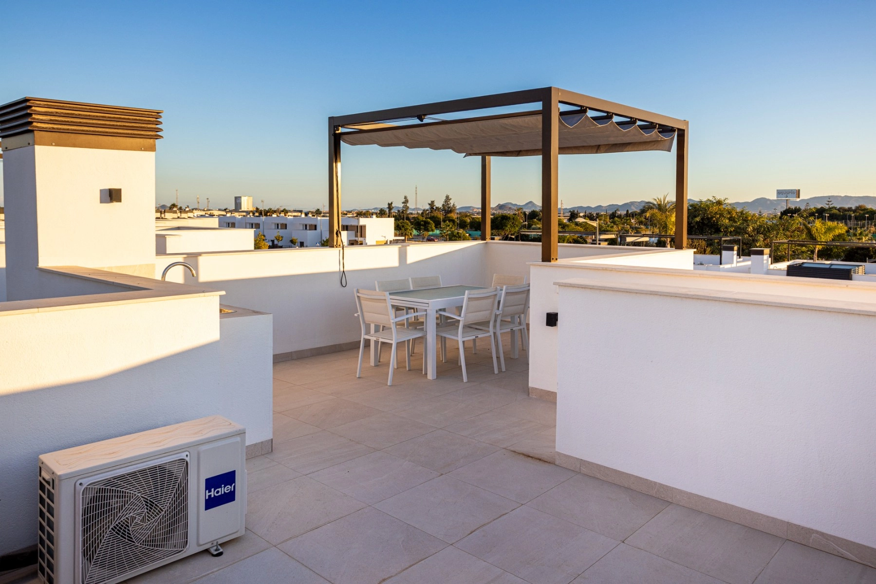 o_1jbvmsah814101mkmhdbaq7tog38 photo