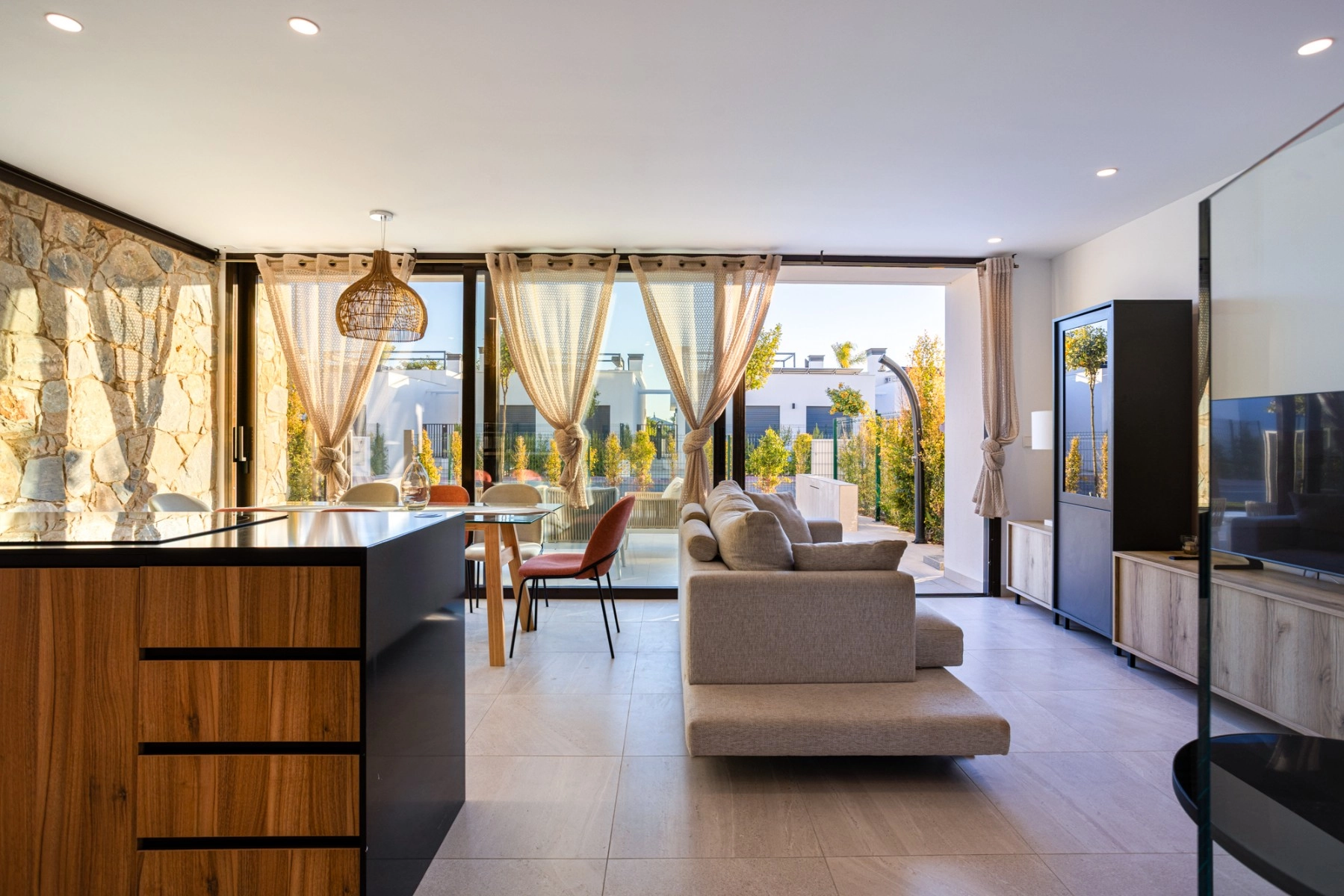 o_1jbvmsah8i9018b9or31lfabnv2g photo