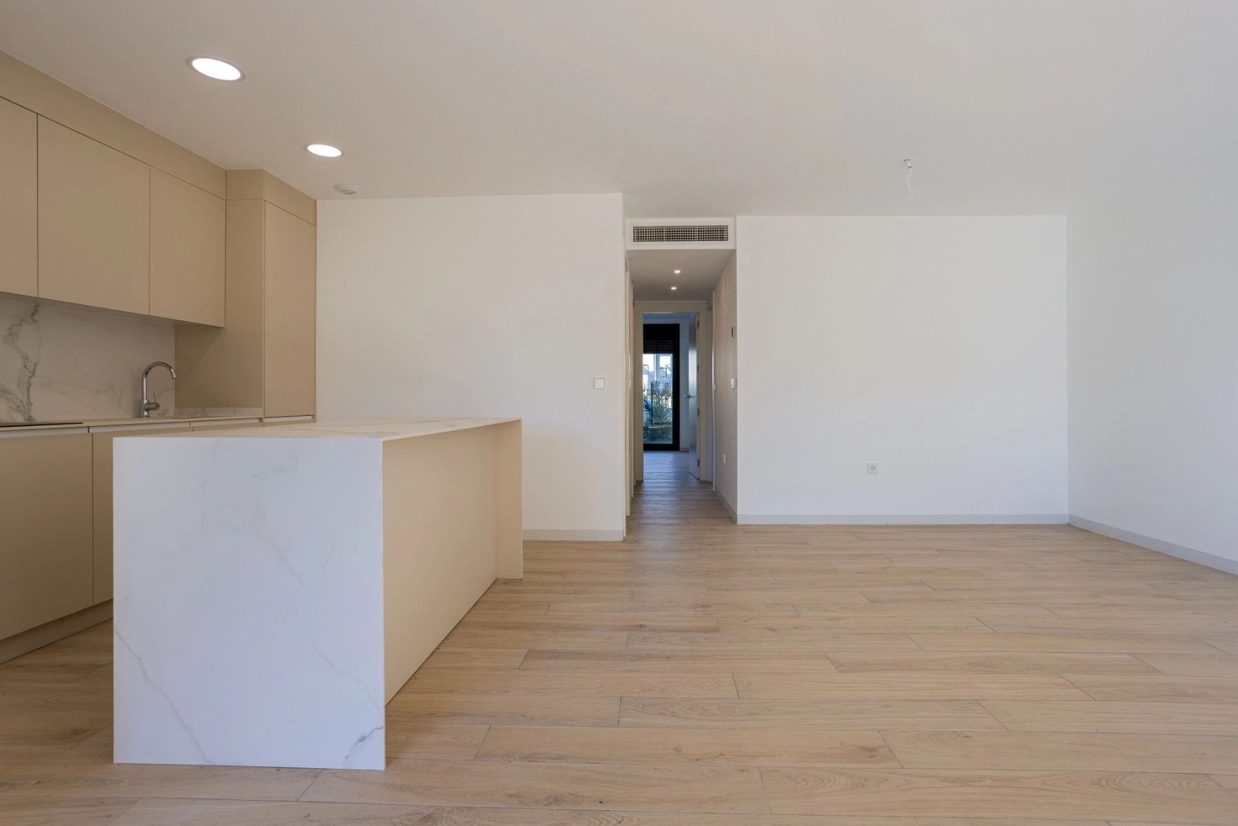 o_1jbvppnf21srg7k4n211ds1tnd2a photo