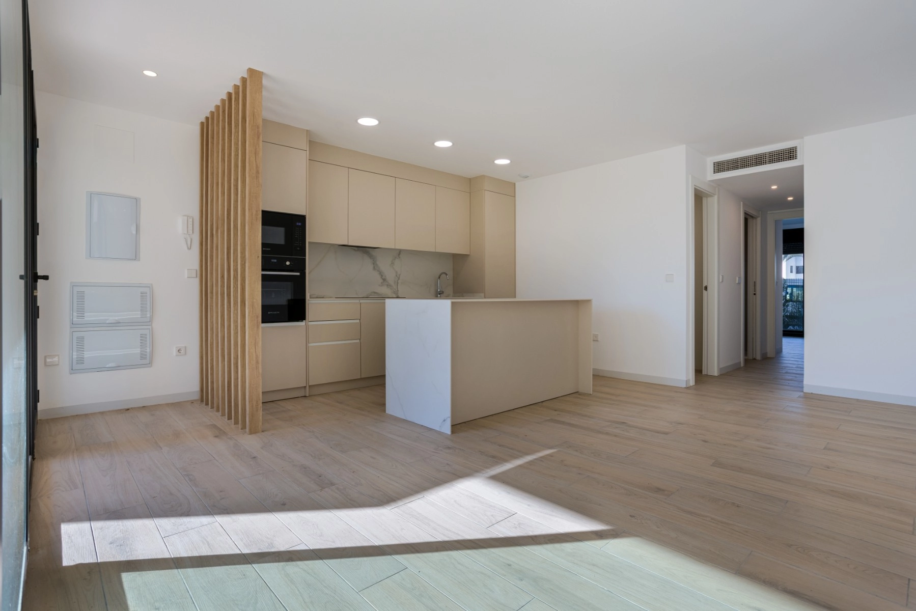 o_1jbvppnf2jd7evq78qn03ar129 photo