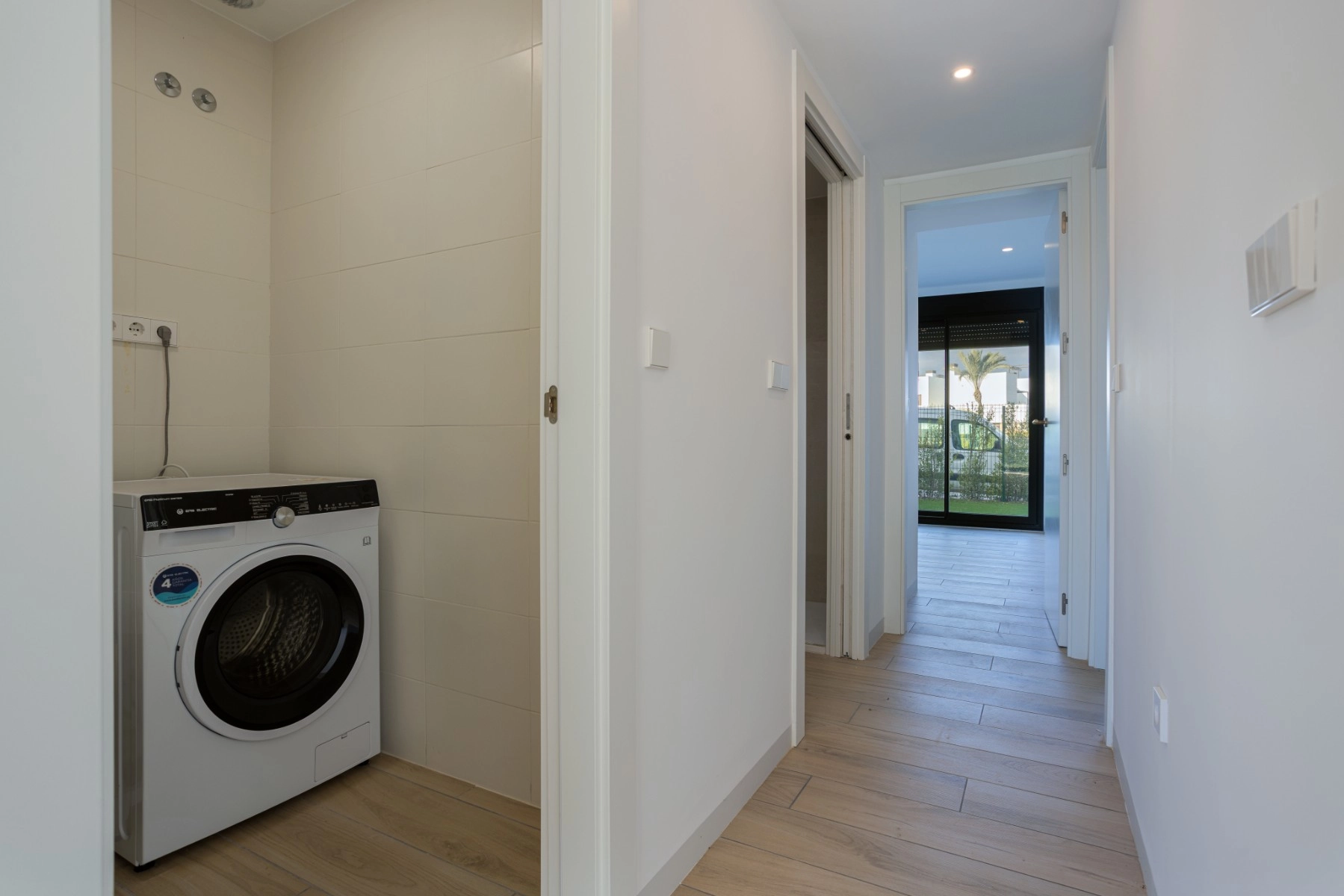 o_1jbvppnf3113cmpo132t1v131tro2f photo