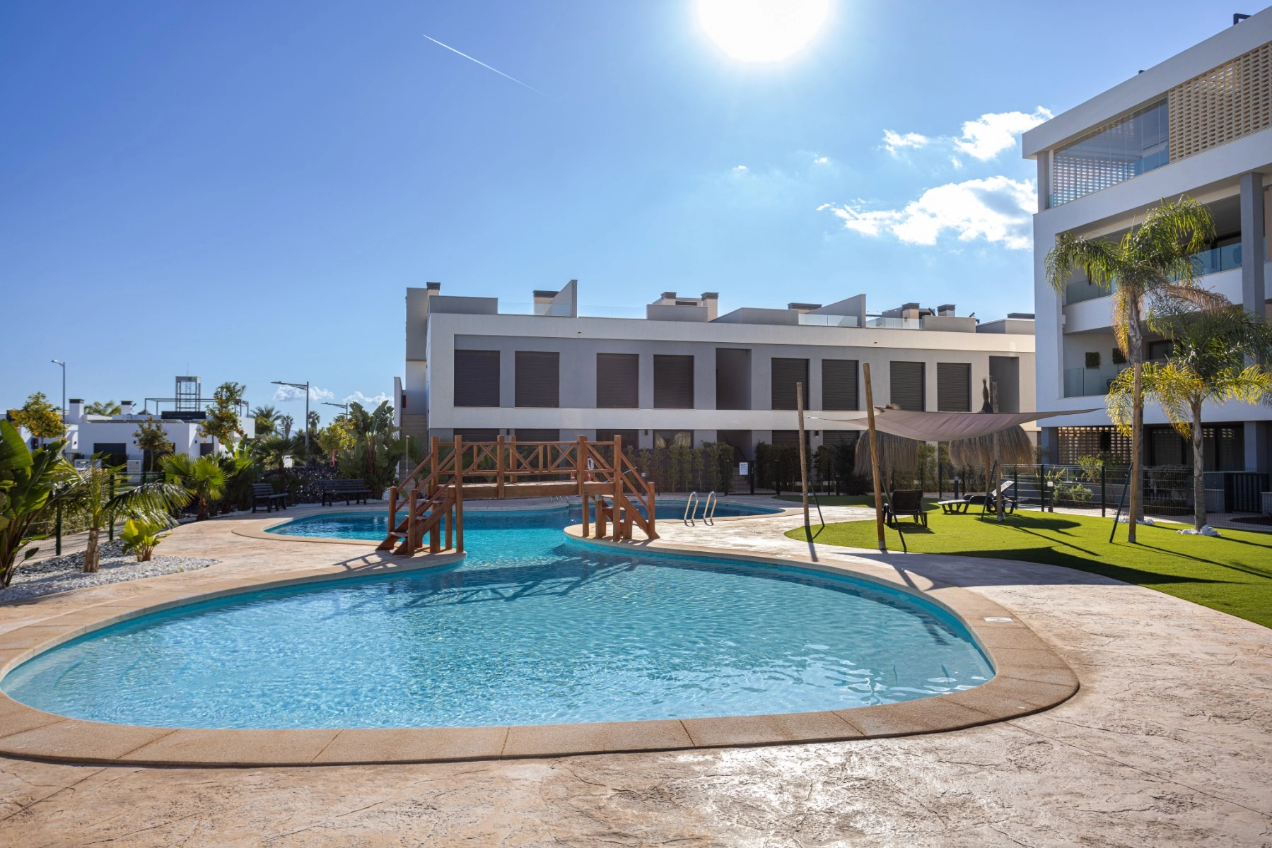 o_1jbvppnf31ebi3i528m1gun13c331 photo