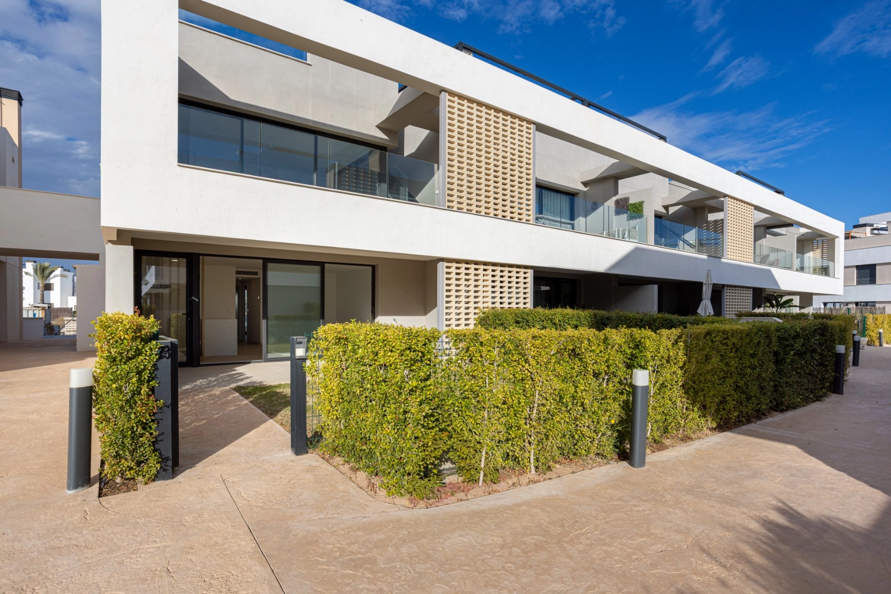 o_1jbvppnf31ifm1hu8c3v1ha567q2q photo