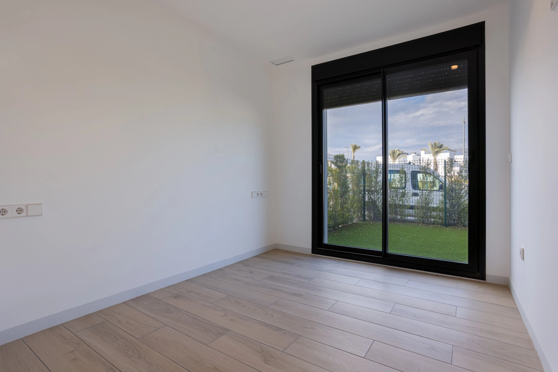 o_1jbvppnf31k9m6k2u6j1ij412982h photo