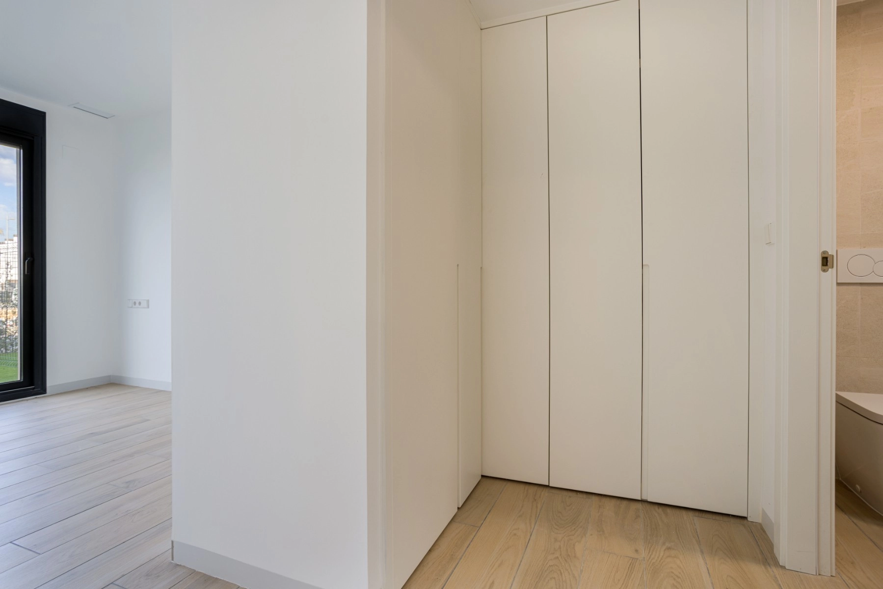 o_1jbvppnf31q1f14f4saa1snjv4a2j photo