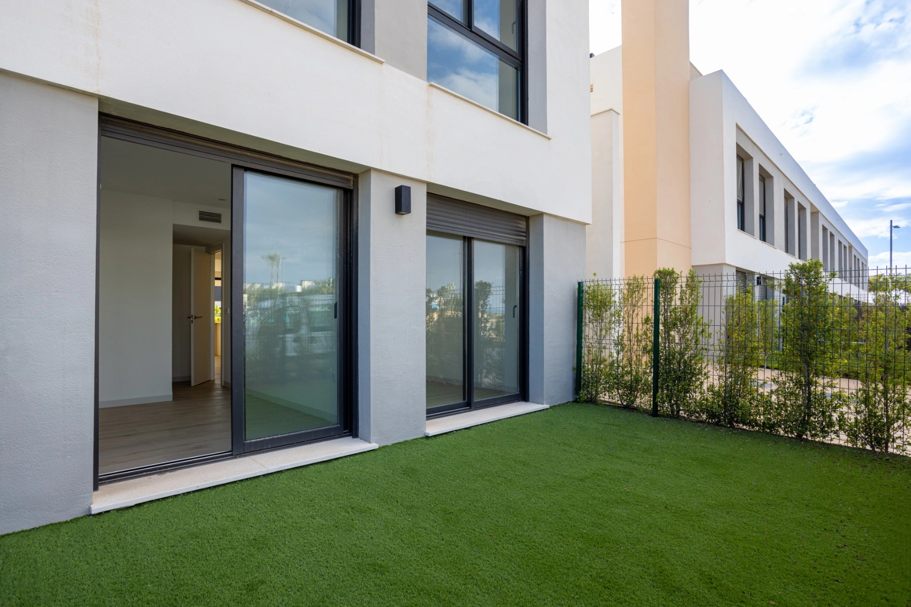 o_1jbvppnf31rpq1e6716om18f610ih2n photo