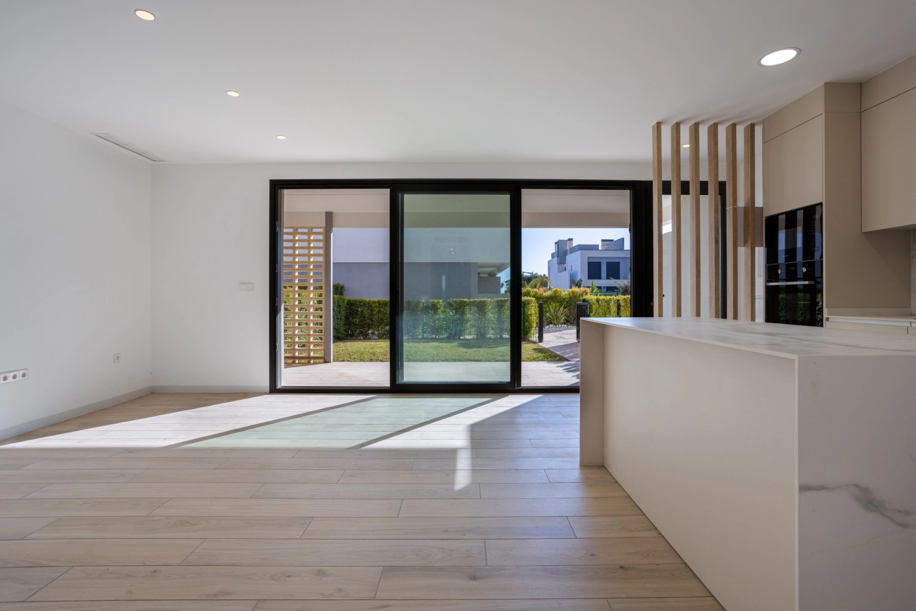 o_1jbvppnf31t261jrjnr01bmj42u2d photo