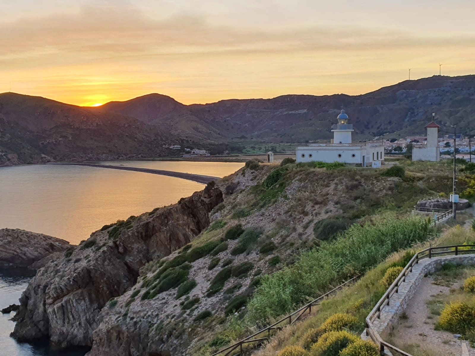 o_1jiabh7acq3ldd6130r176o1r5h25 photo