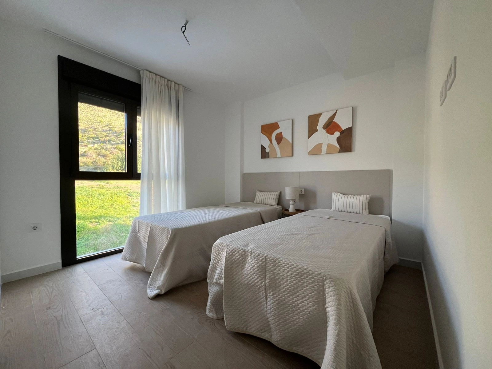 o_1jiabop1j16tu1895bs81fq114t88n photo