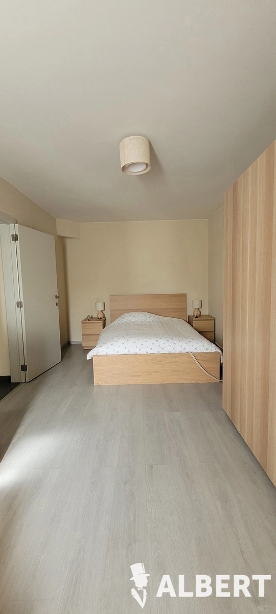 cc7753d5c1bc414c9b3151a11be7e892 photo