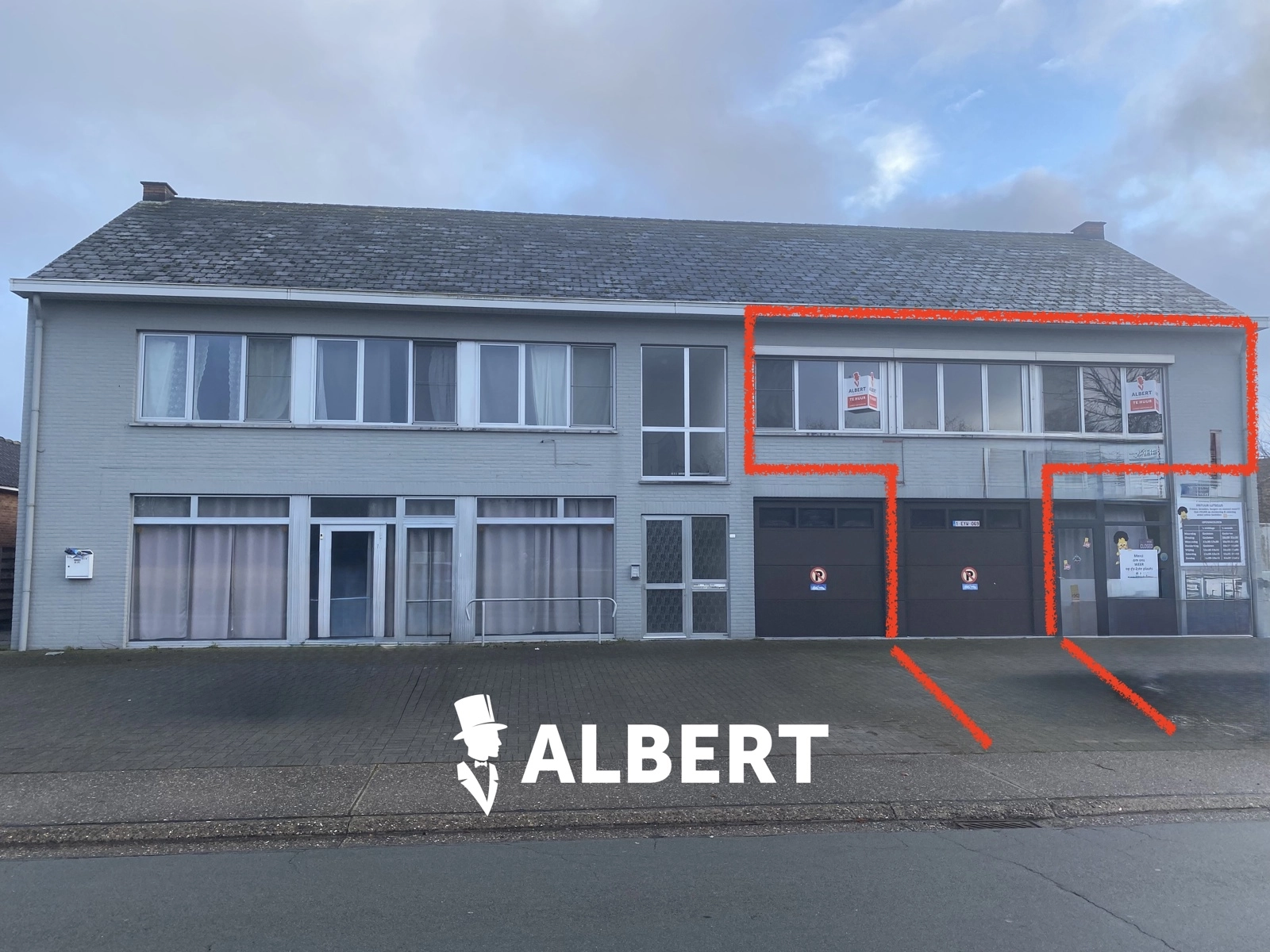 28f961b4563c41a2b4581cb31b140659 photo