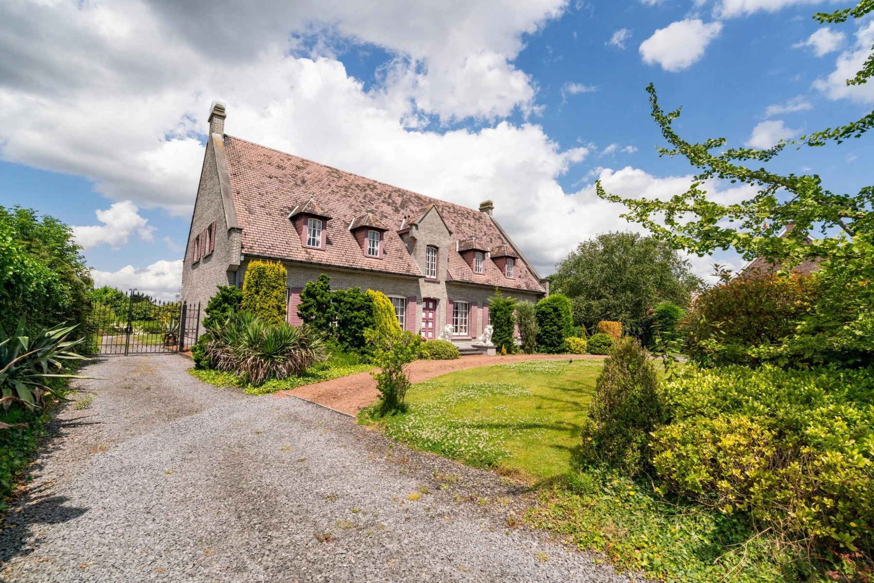 15cdcf0eaf1a44d8b3c45af76d9b3d5b photo