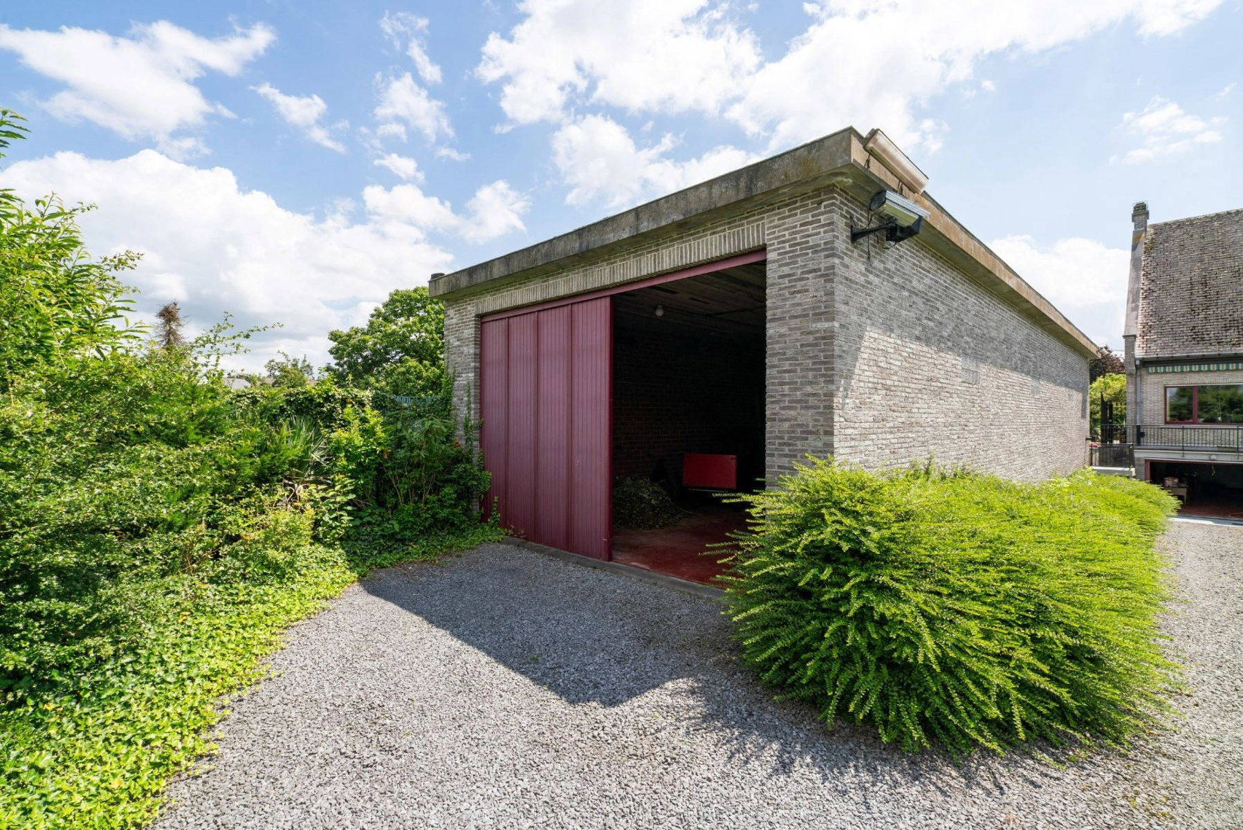 420e616f4661480aa577e6984393f15d photo