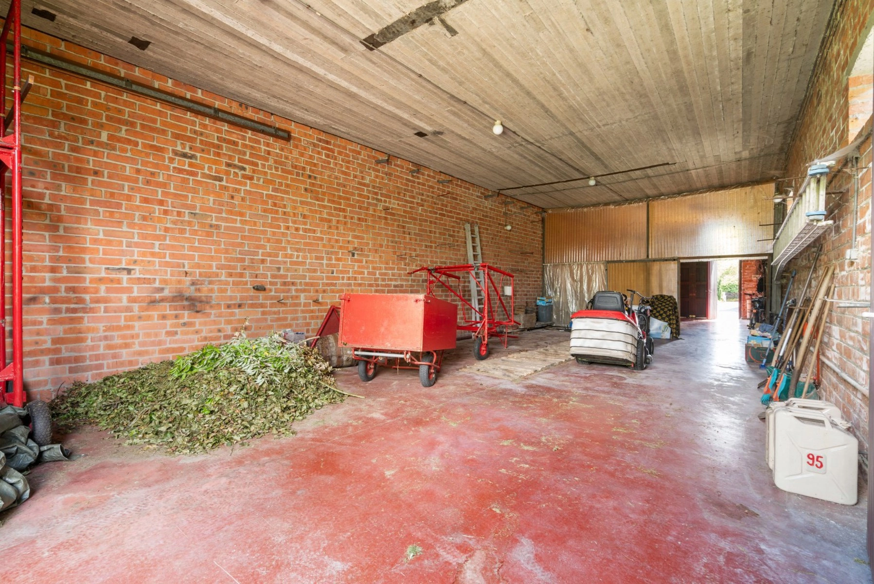 4d4eefb242bd4bdb89135e9c15191d35 photo