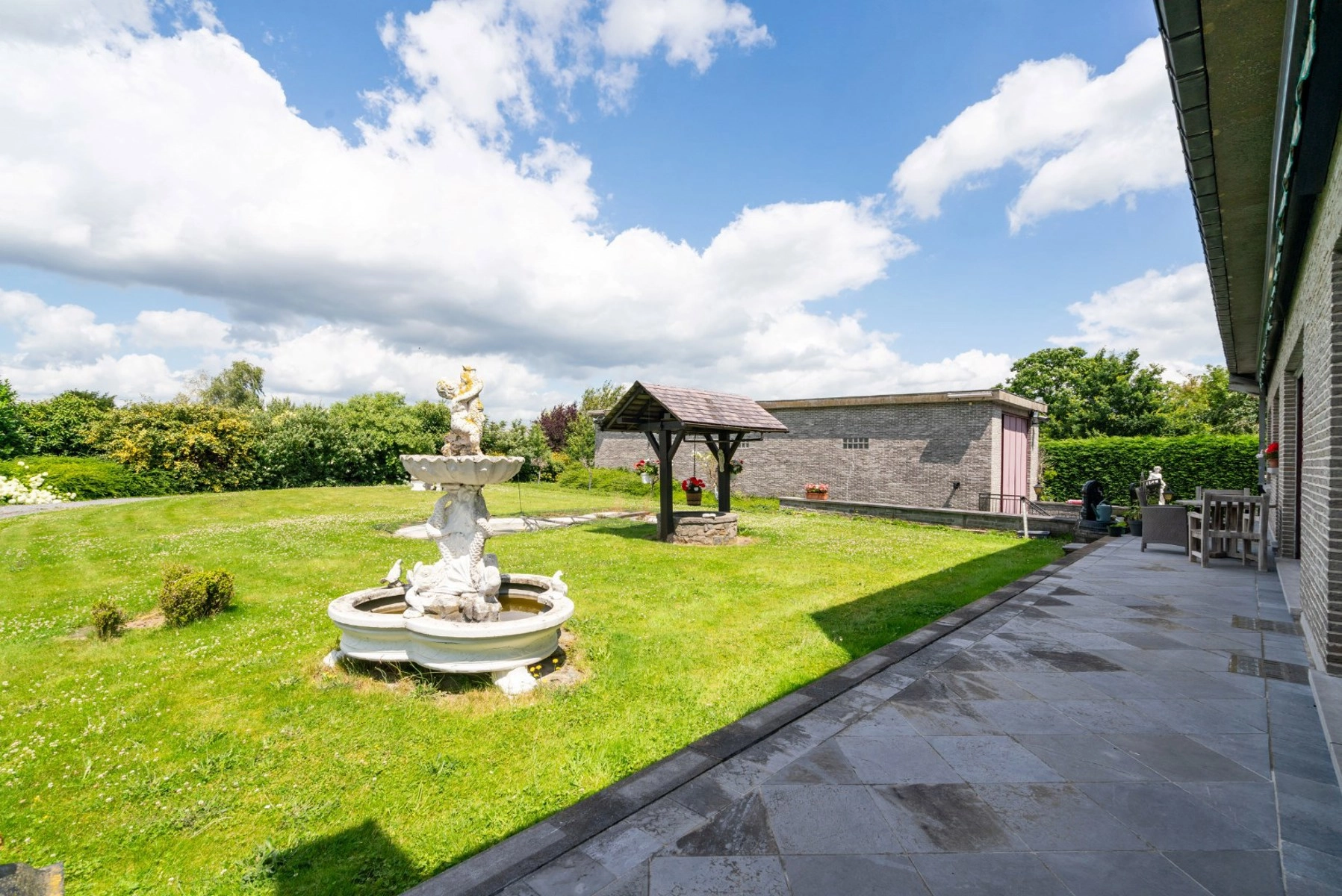 fda2796146b04d48b6bd240f3e8a14d9 photo