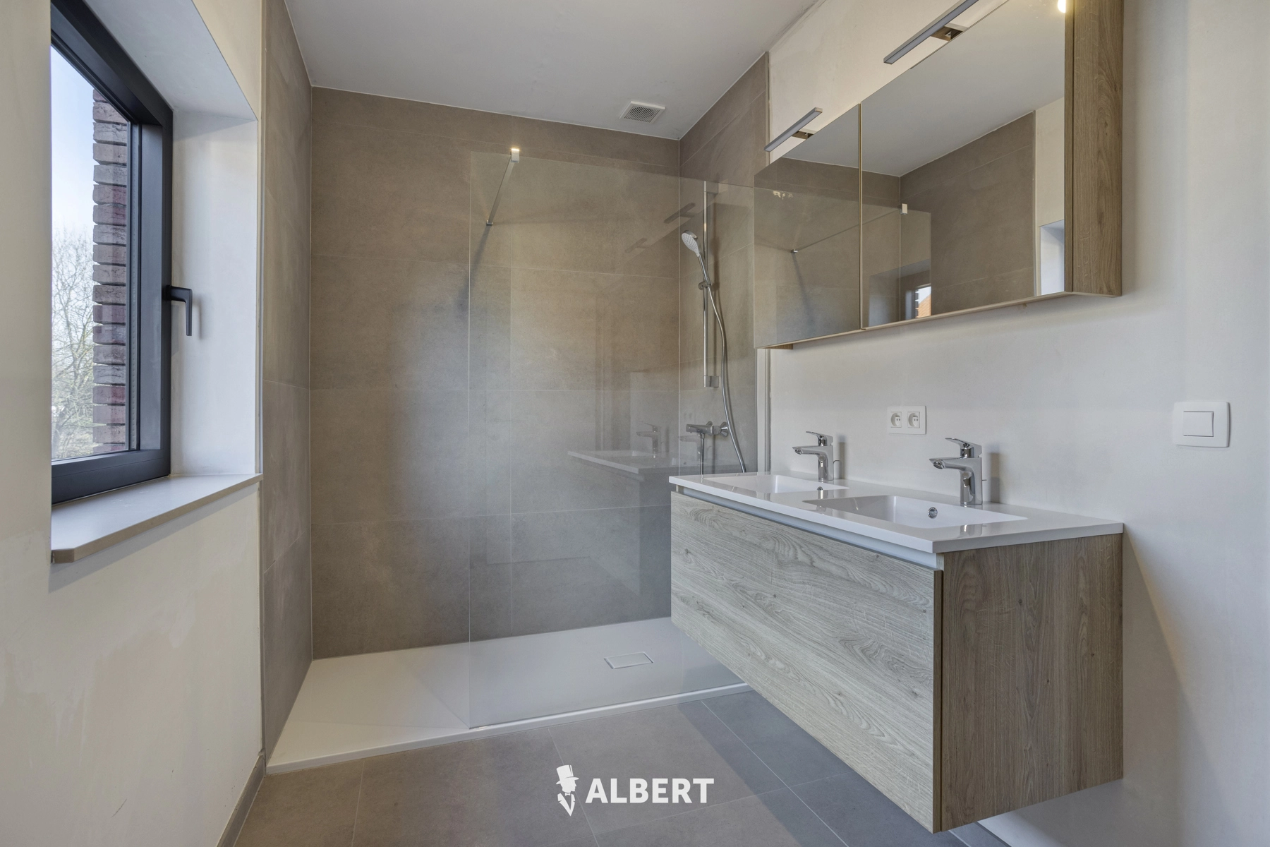 c0ba01d5199843f7bb5367616bfdd4bb photo