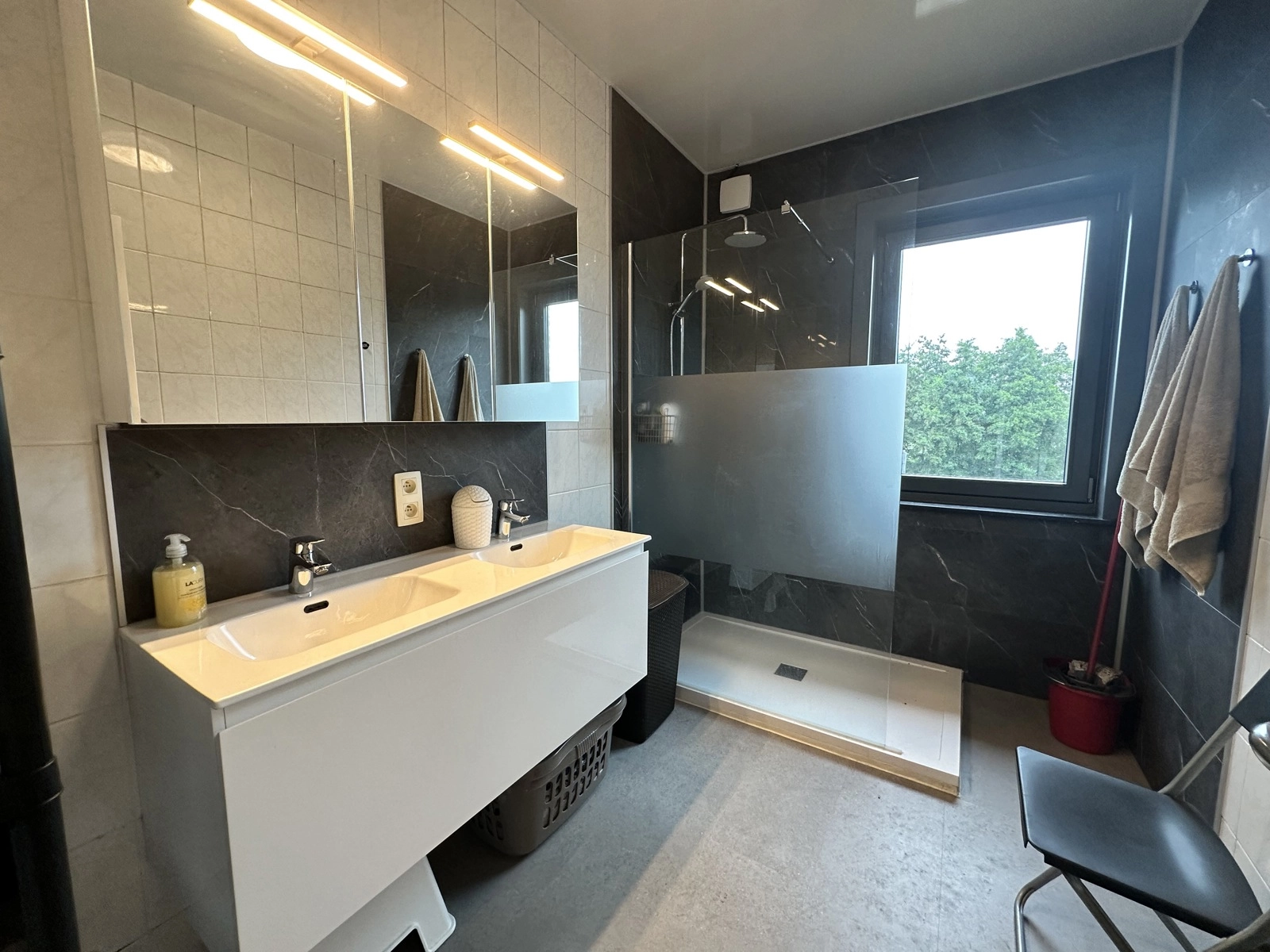 1a50a2396d674f11aef553341c4507f2 photo