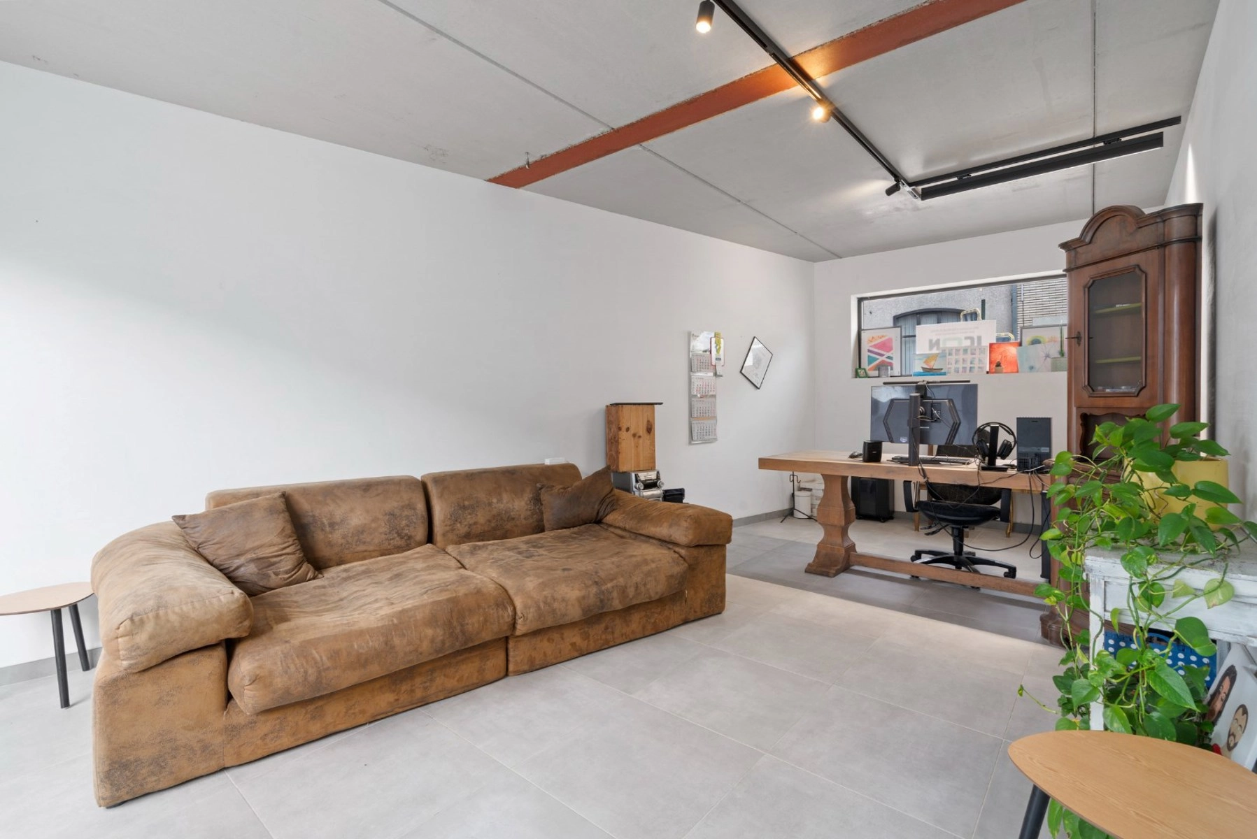 69a5d0768ab14631832f403b228459f9 photo