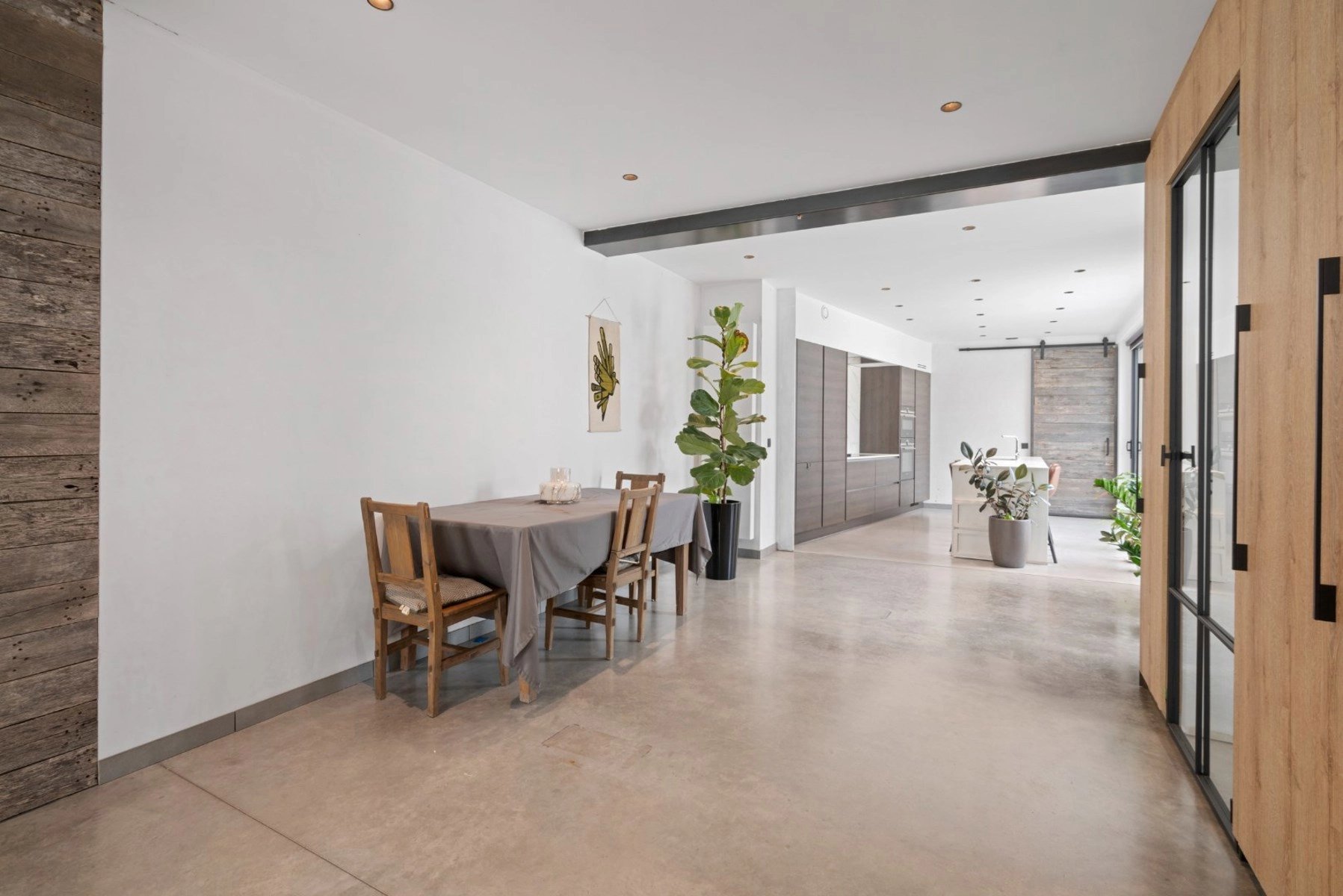 9b8e4e501f2145bc96bbfdb85af240a9 photo