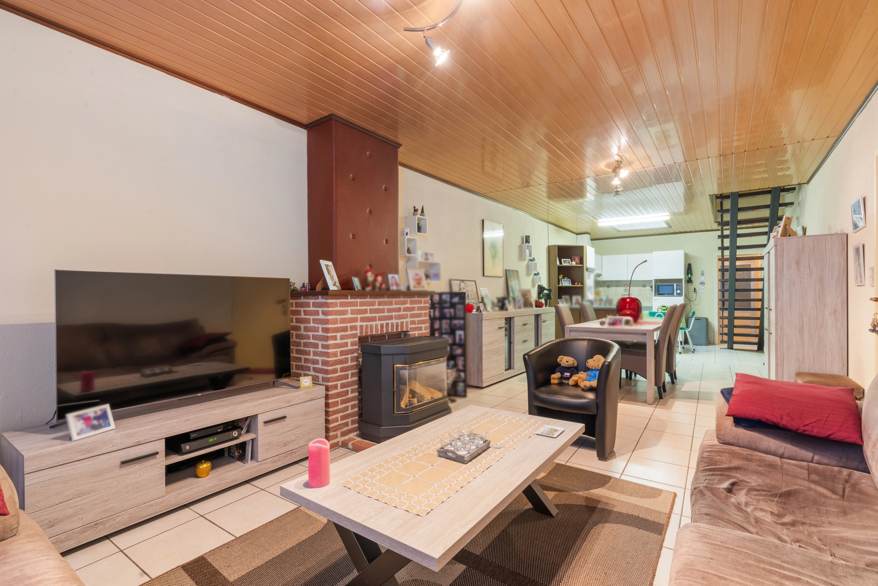 12aeb9c46e164abbbf81b6f22151d47b photo