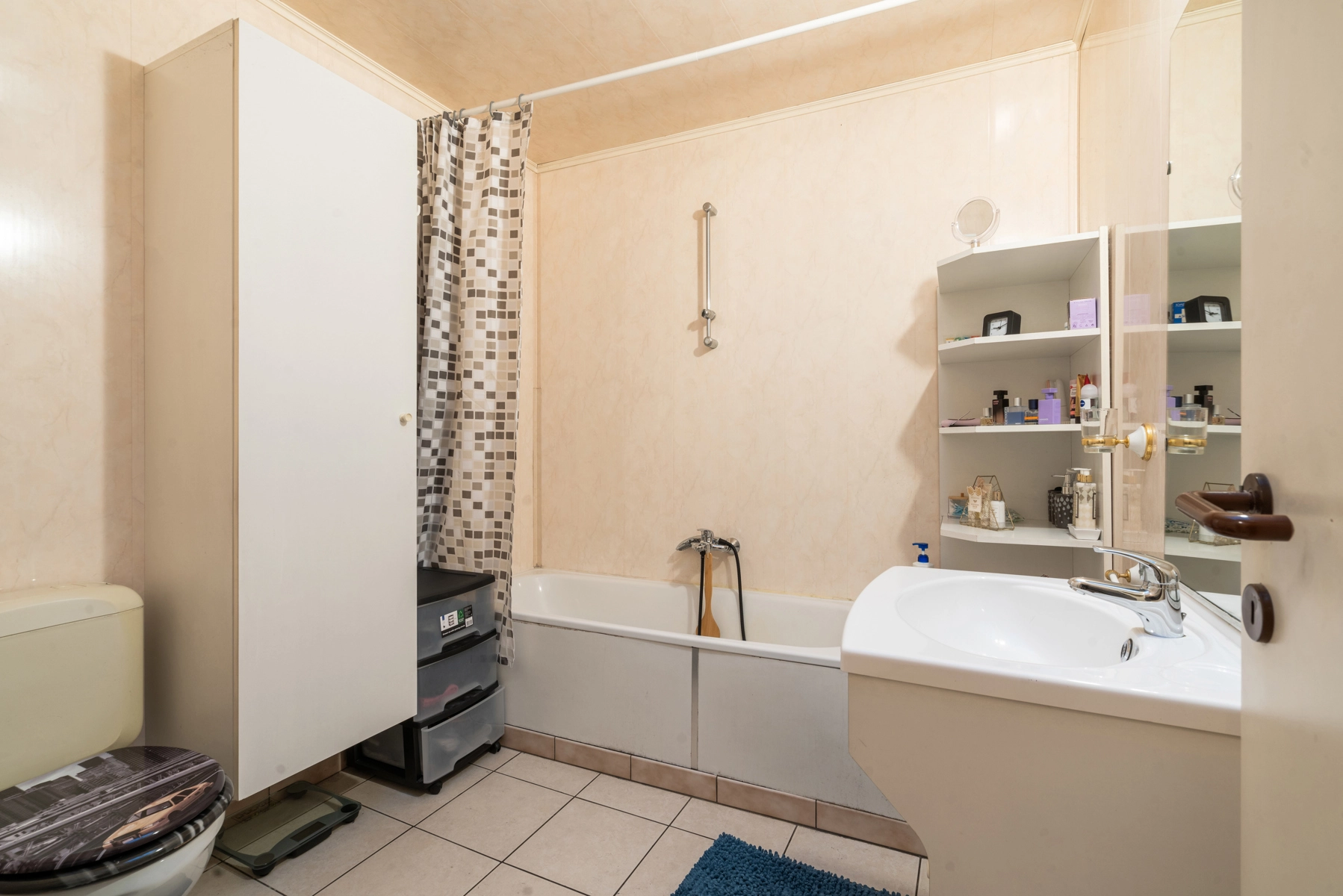 14f86ea5796540cd8e48406402bb4378 photo