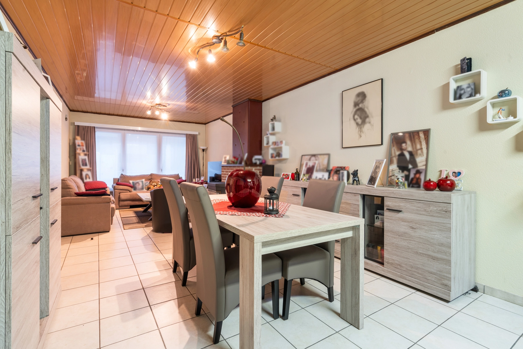 b7e02d4ea06d48a9ad7d110b8dd1e14a photo