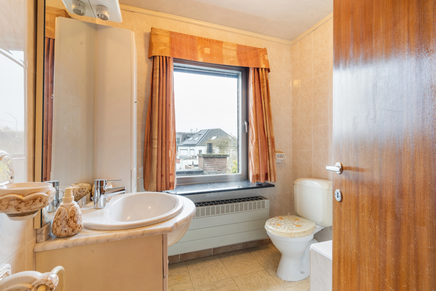 bbccb33696e749c5922efa5fc13cbfee photo