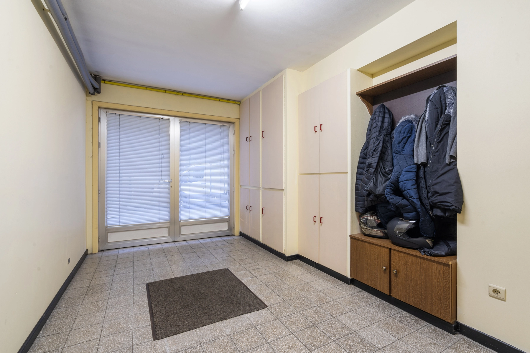 cbe7b19bcab845a59b40f0916ad42085 photo