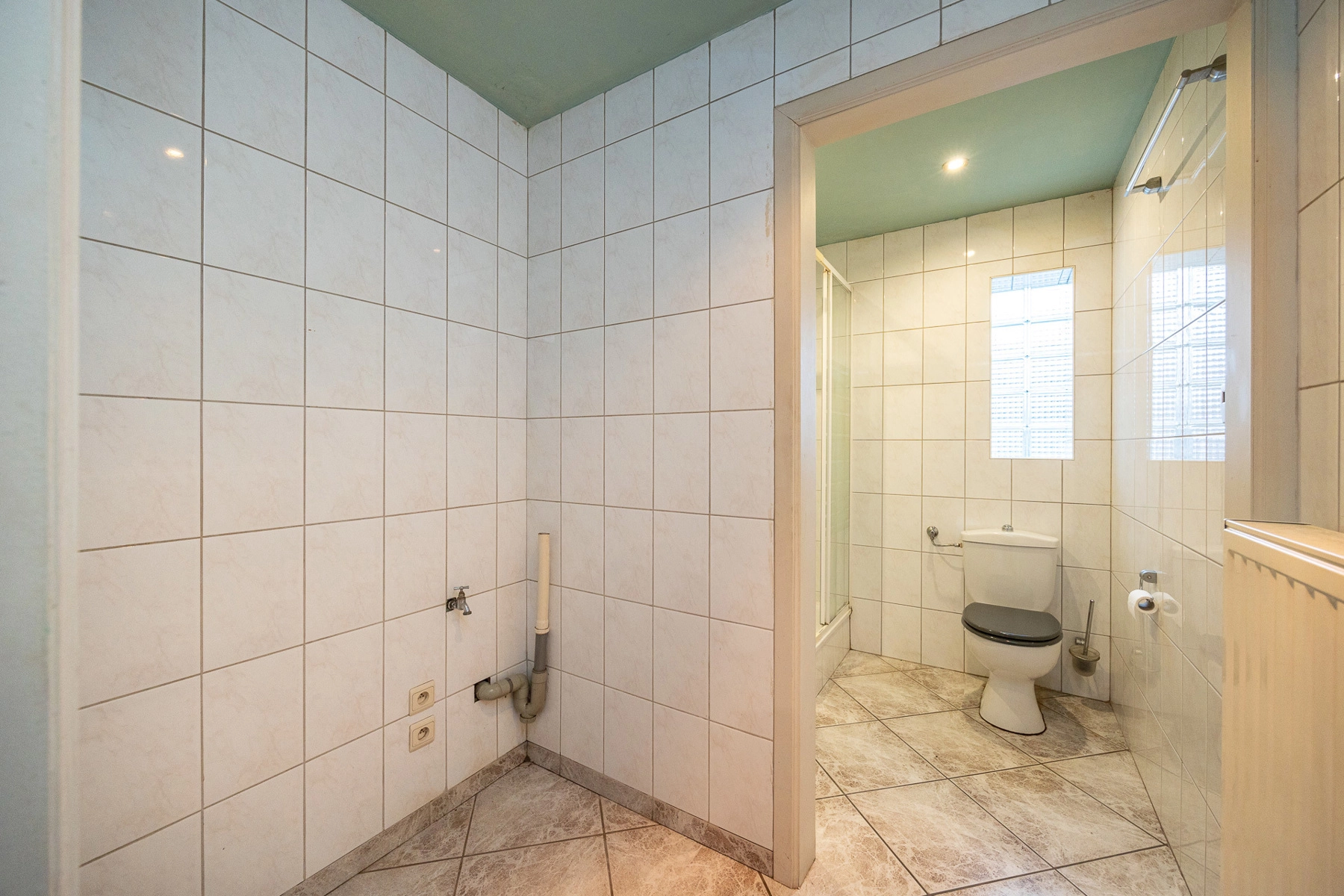 b8a268f046284645b71cb13a487e90d9 photo
