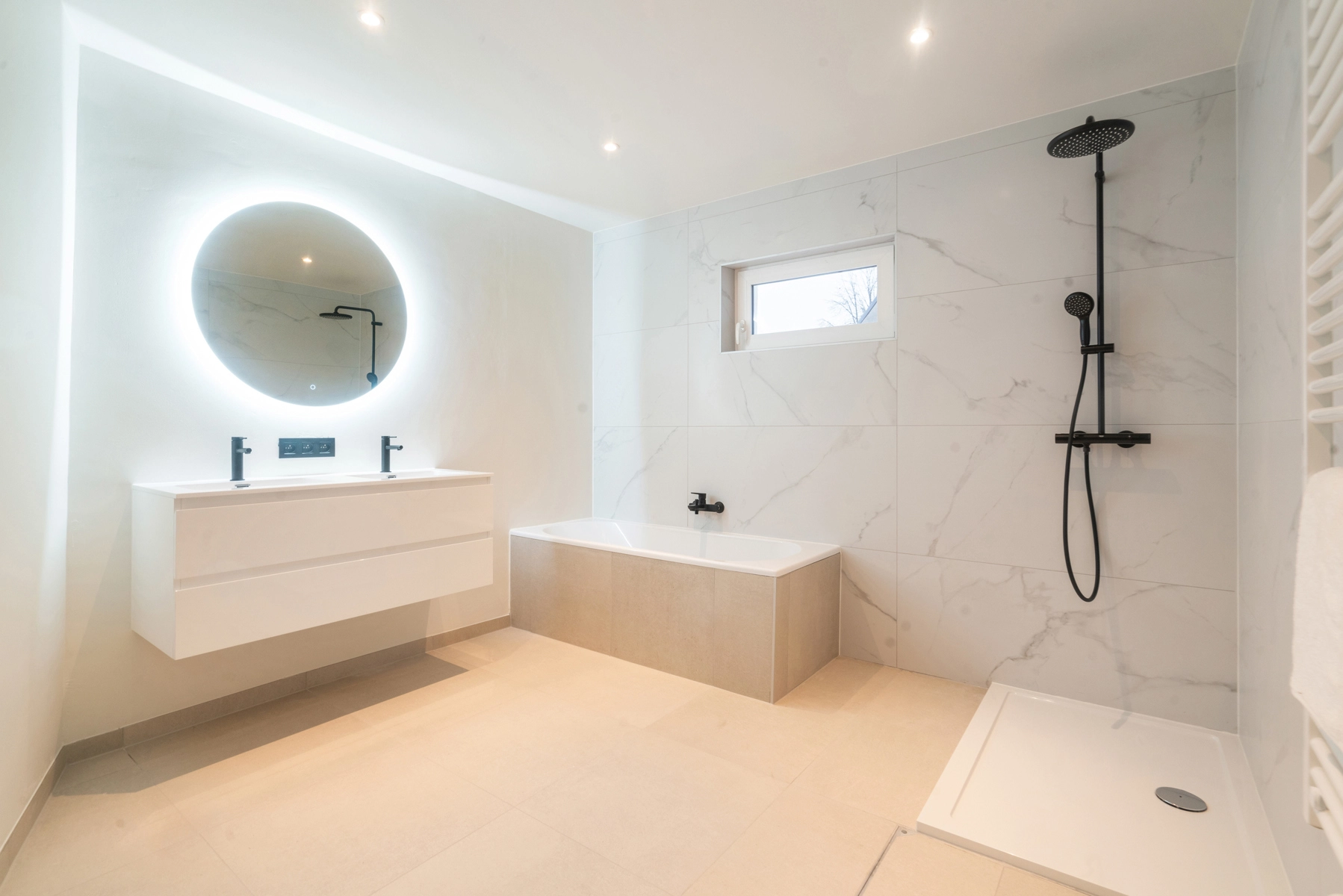 13250de4267a4e65a6b9fa8334637eba photo