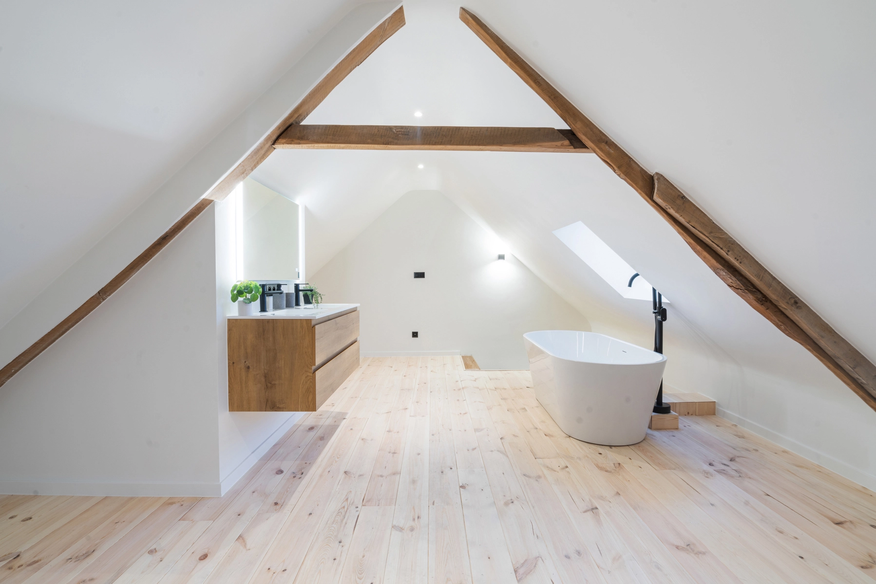 97913b1fba5f4fd89787785d3fe350f9 photo