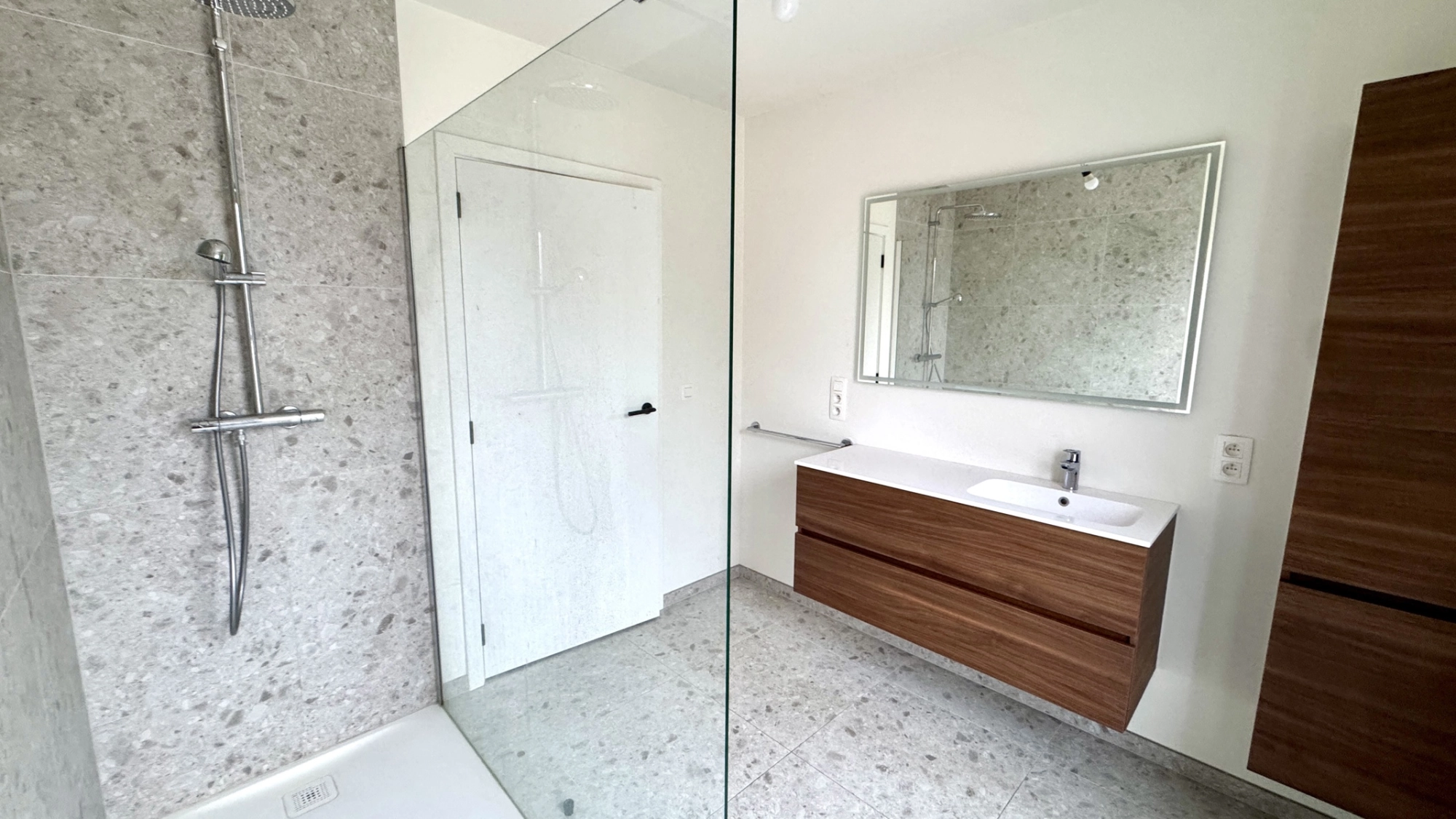 a58b2e263d53442f98862ed93ec827fc photo