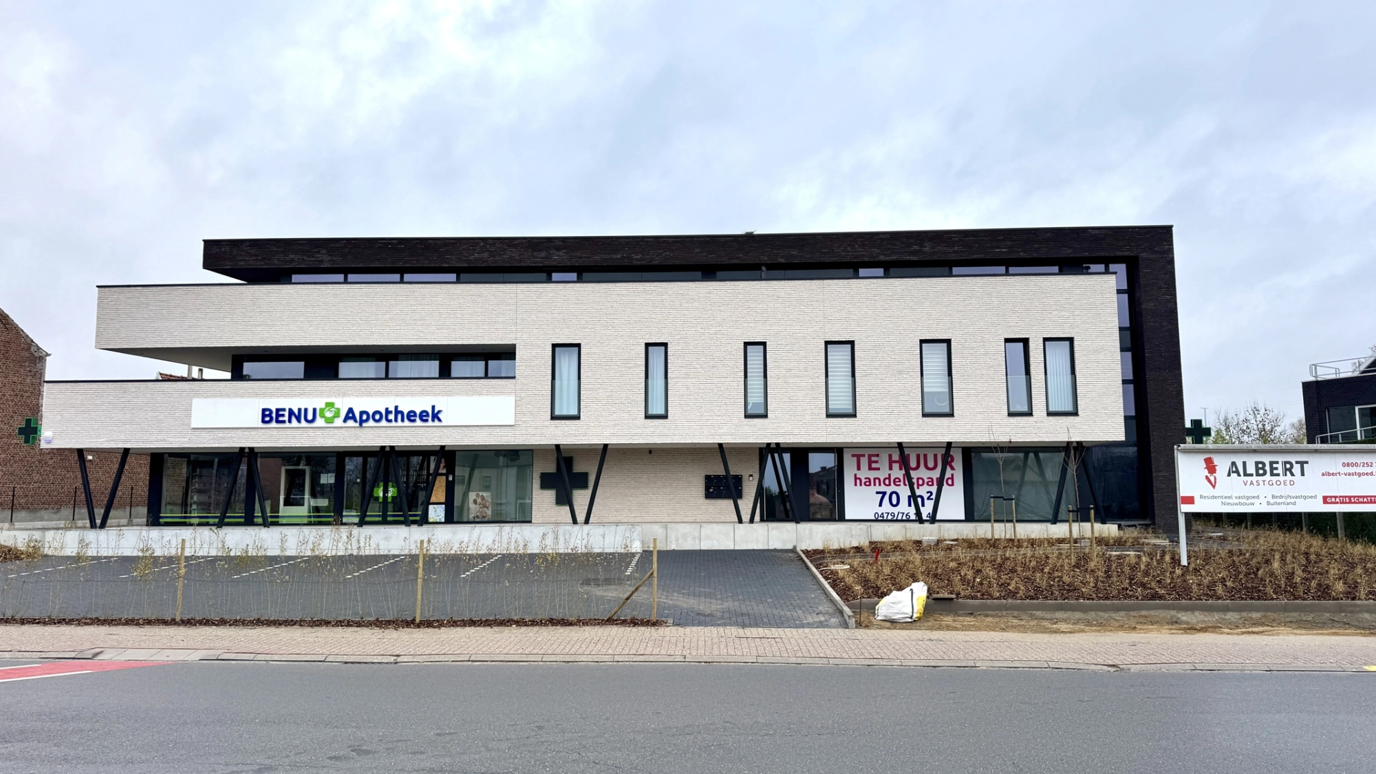 f45ebff2f69d4c1aa217e835465e96f8 photo