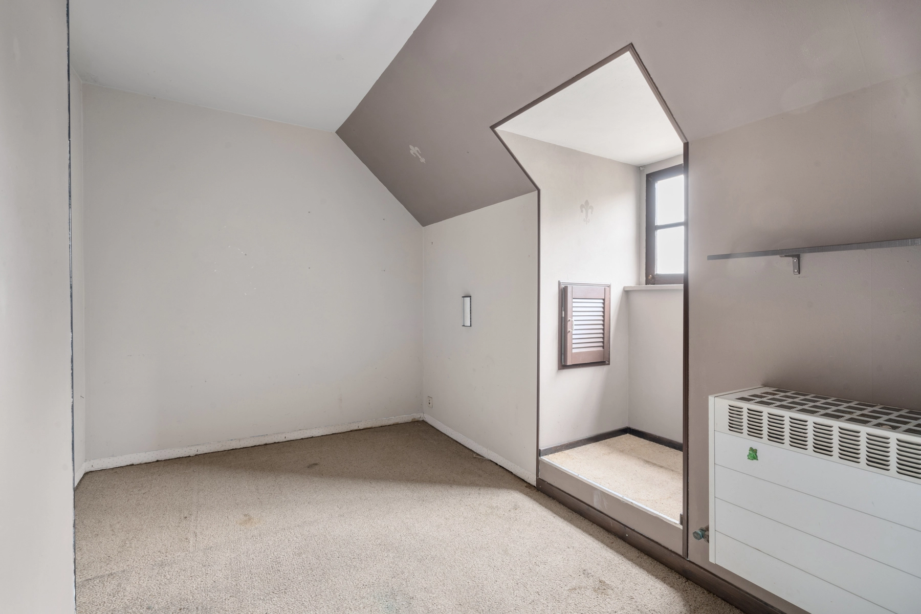 ee23221a8beb4f47949119195f840a54 photo